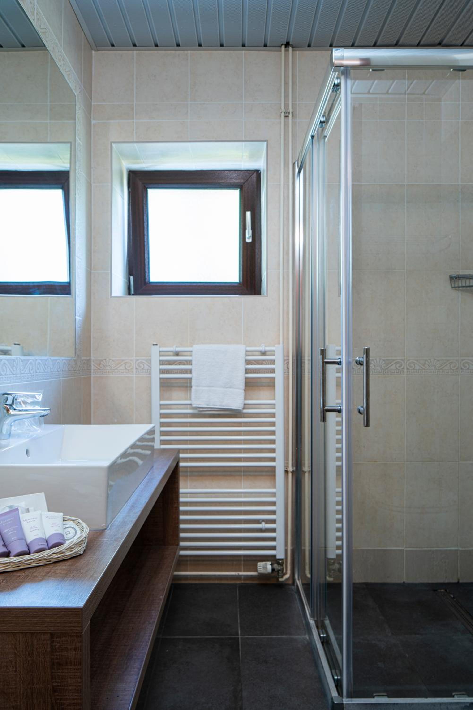 Double or Twin Room with Balcony - Photo 5