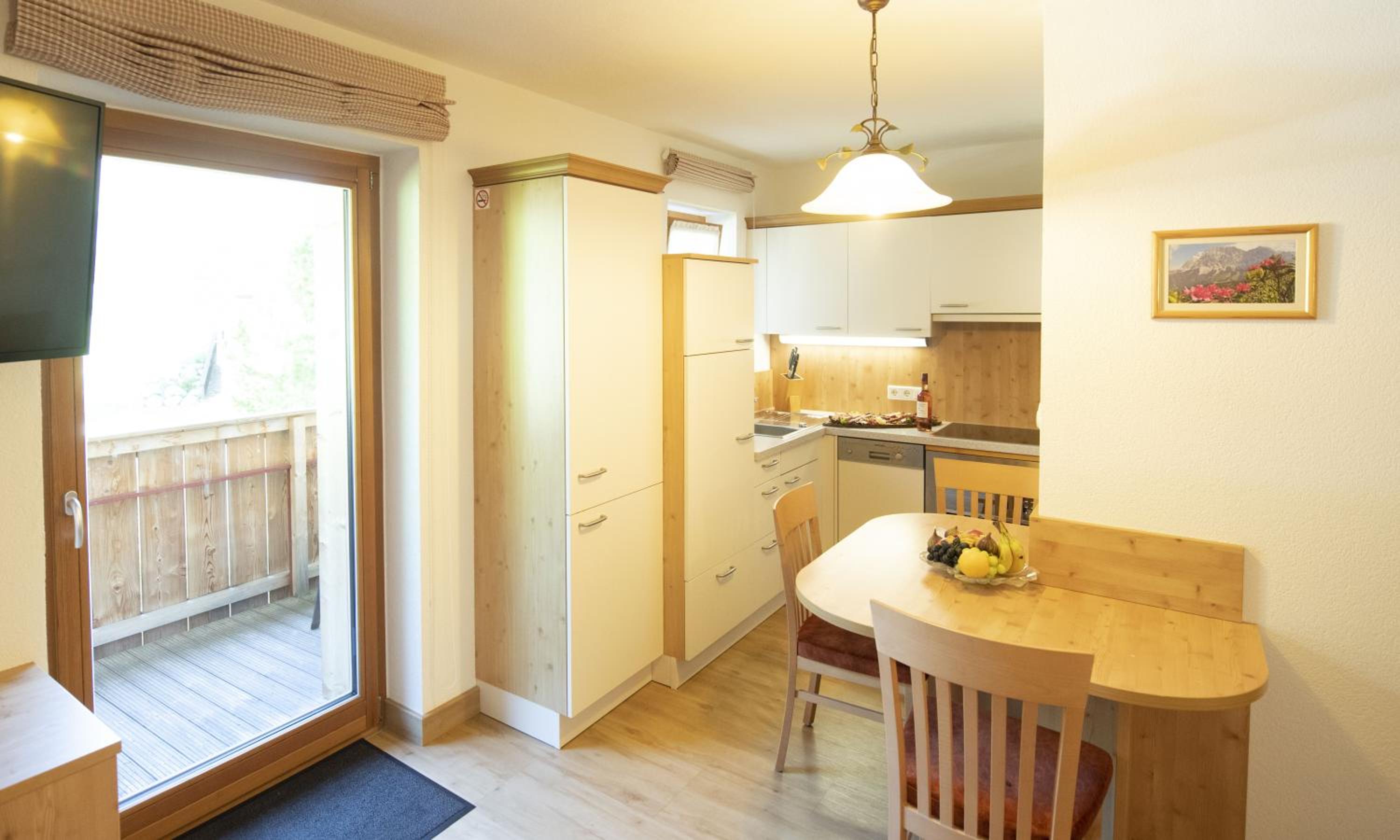 Apartment with Mountain View, Balcony and Kitchenette photo 2