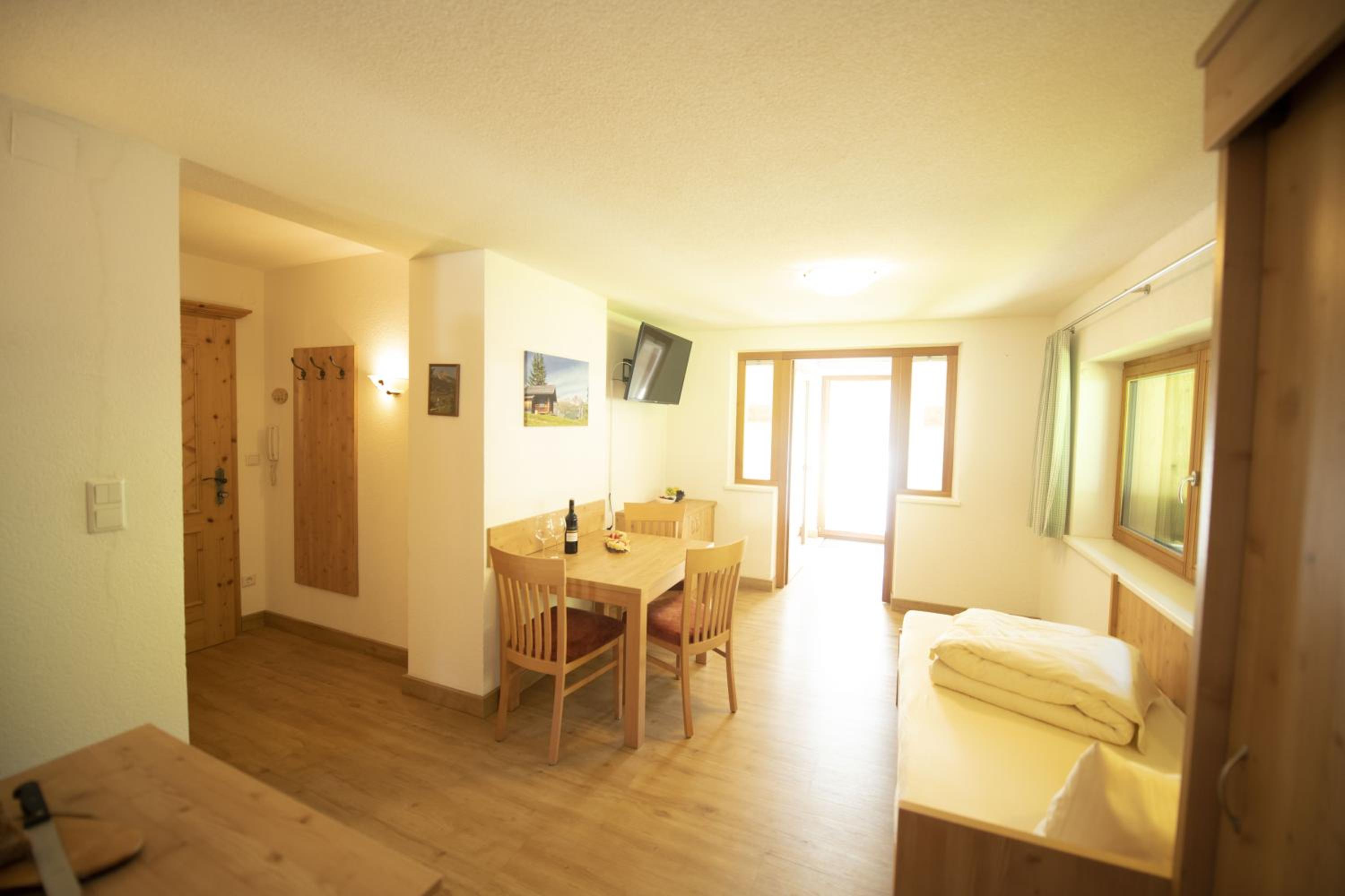 Apartment with Mountain View, Balcony and Kitchenette photo 1