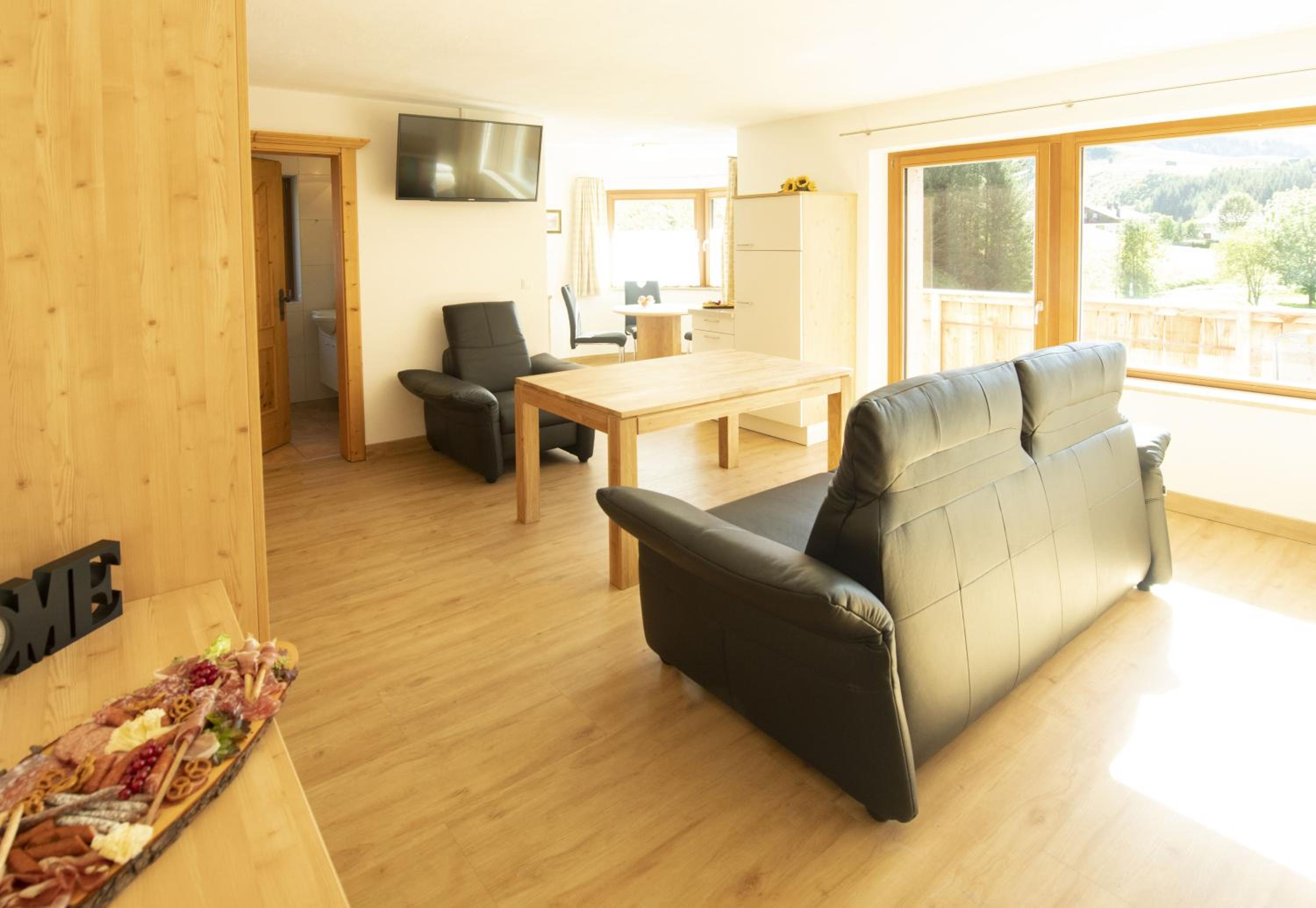 Apartment with Mountain View, Balcony and Kitchenette photo 1