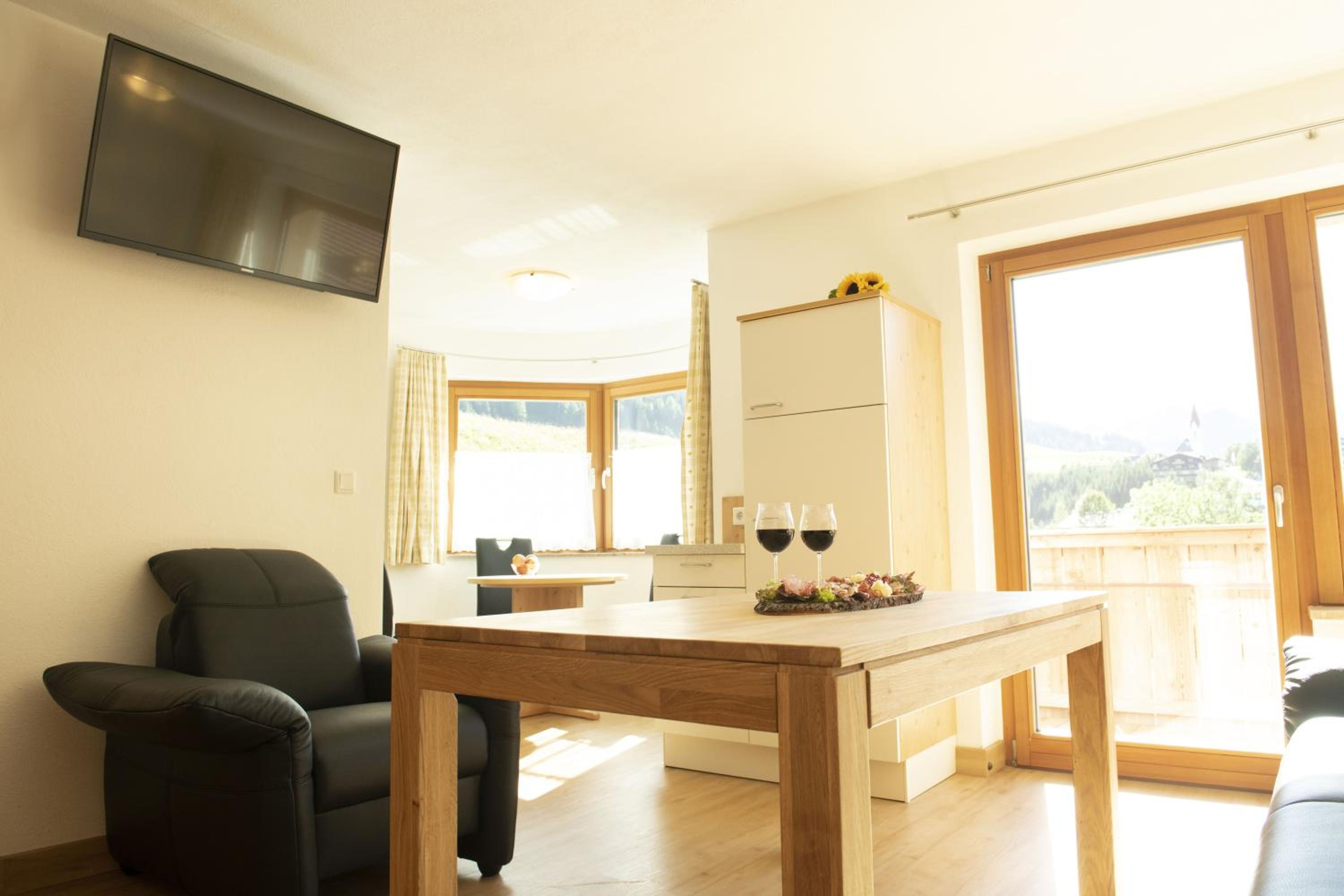 Apartment with Mountain View, Balcony and Kitchenette photo 2