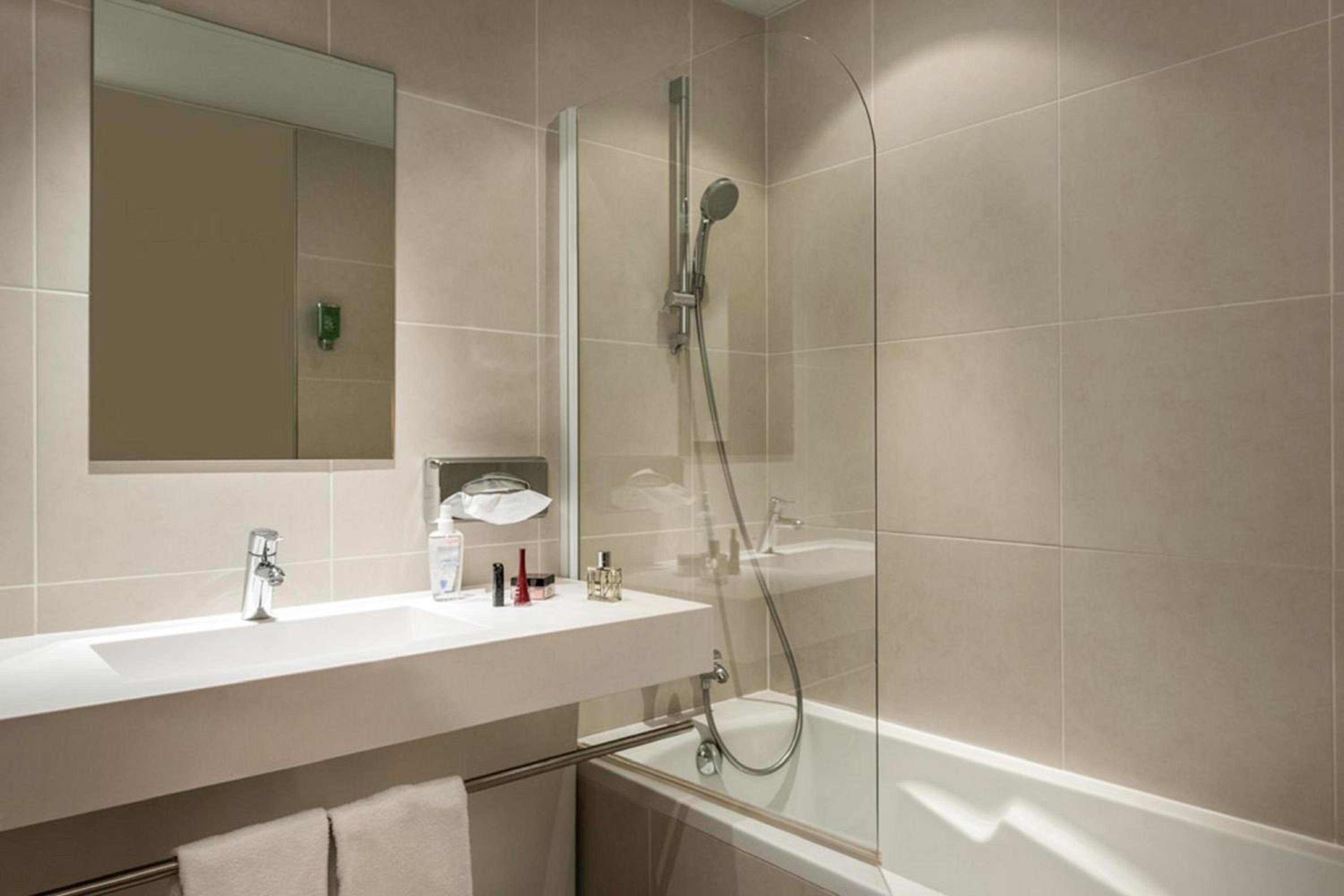 Apartment with Two Single Beds - Photo 11