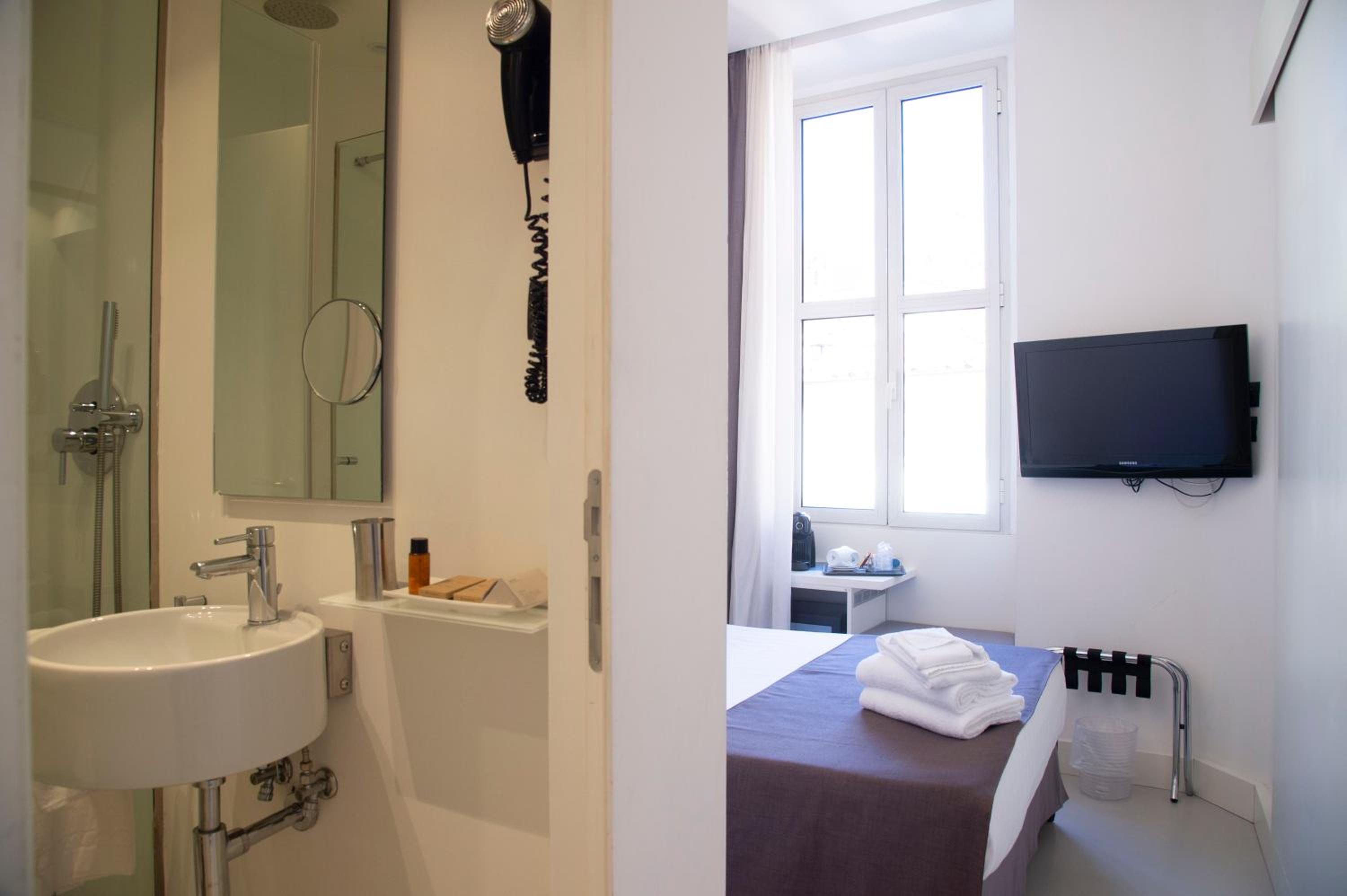 Economy Double Room photo 1