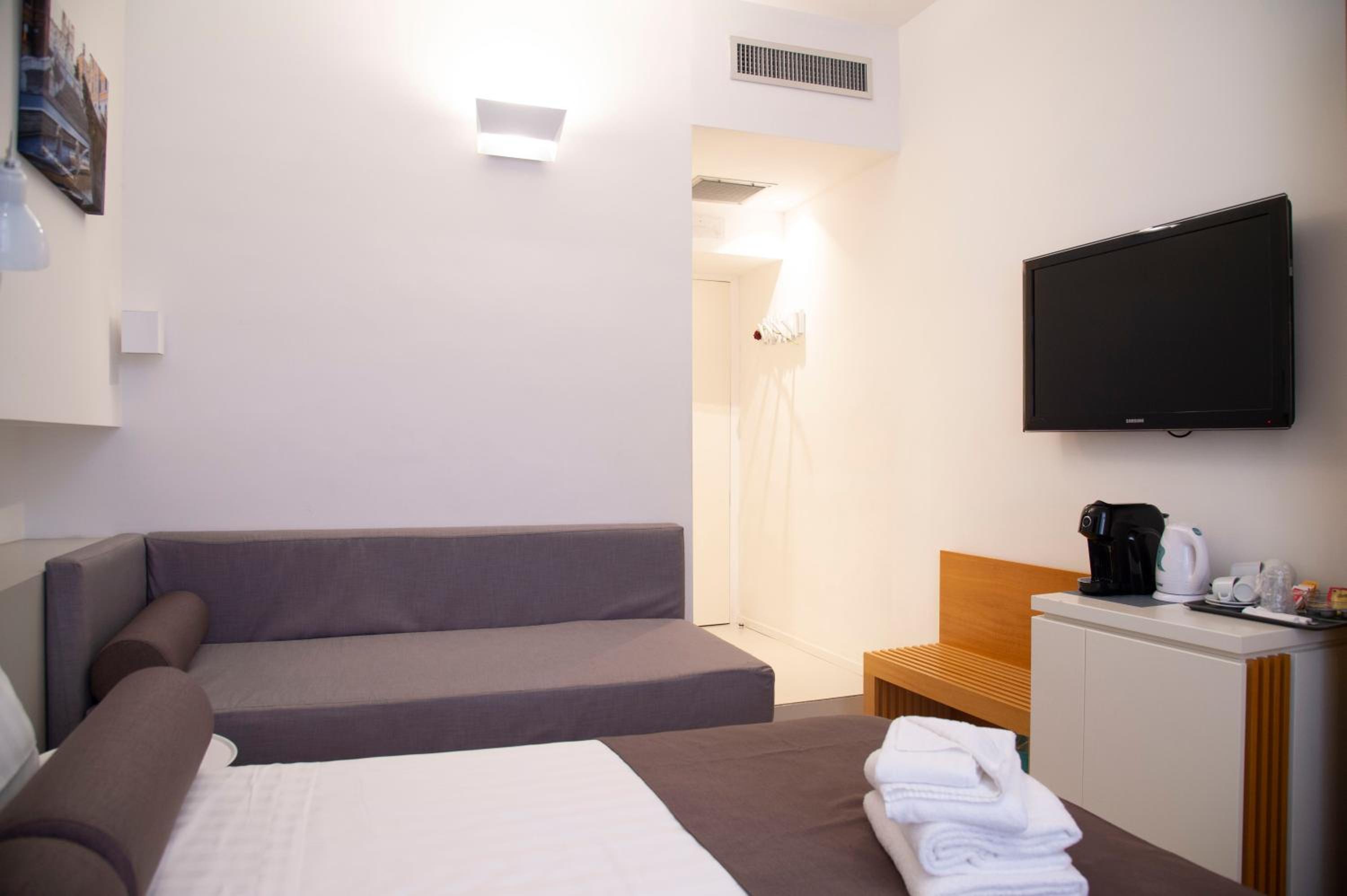 Superior Triple Room photo 2
