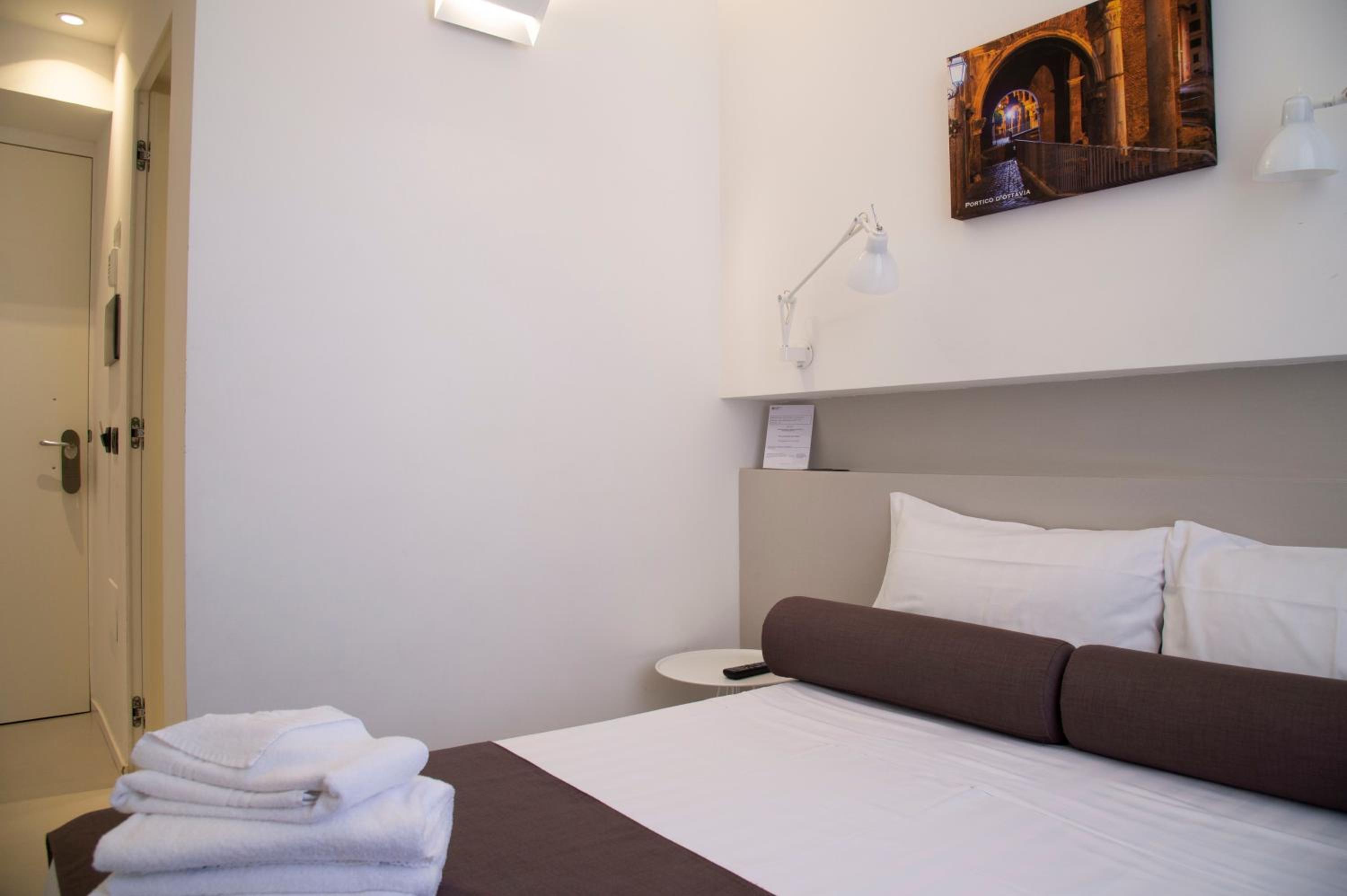 Economy Double Room photo 3
