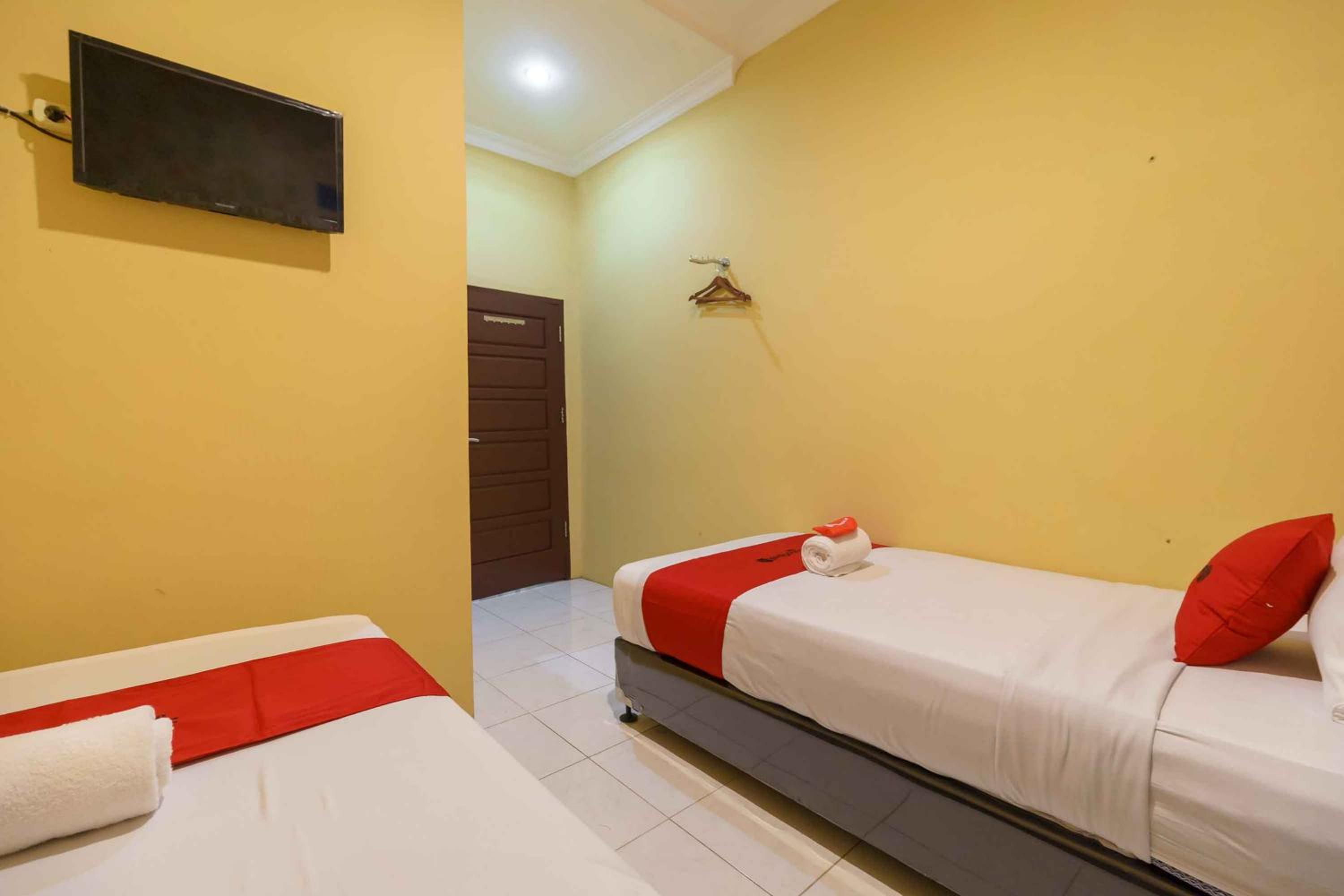 Standard Twin Room - Photo 1