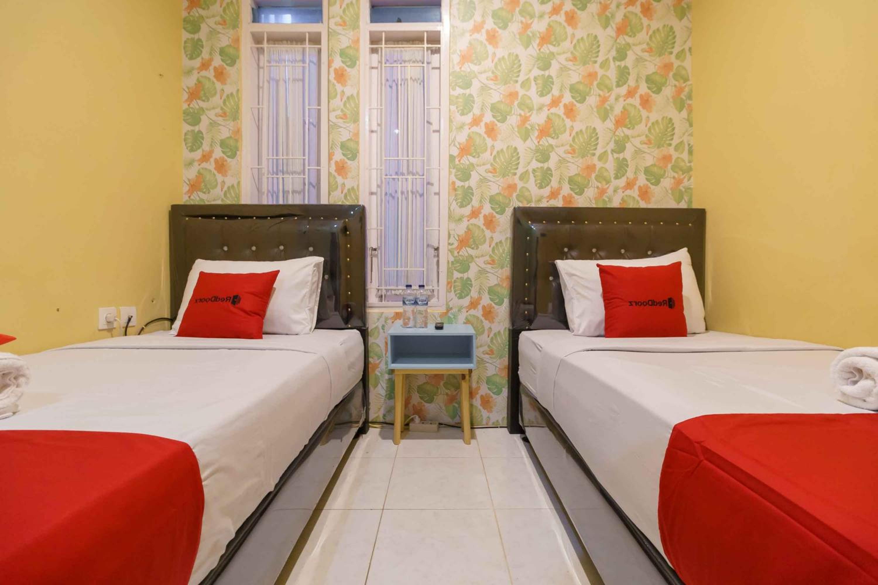 Standard Twin Room - Photo 4