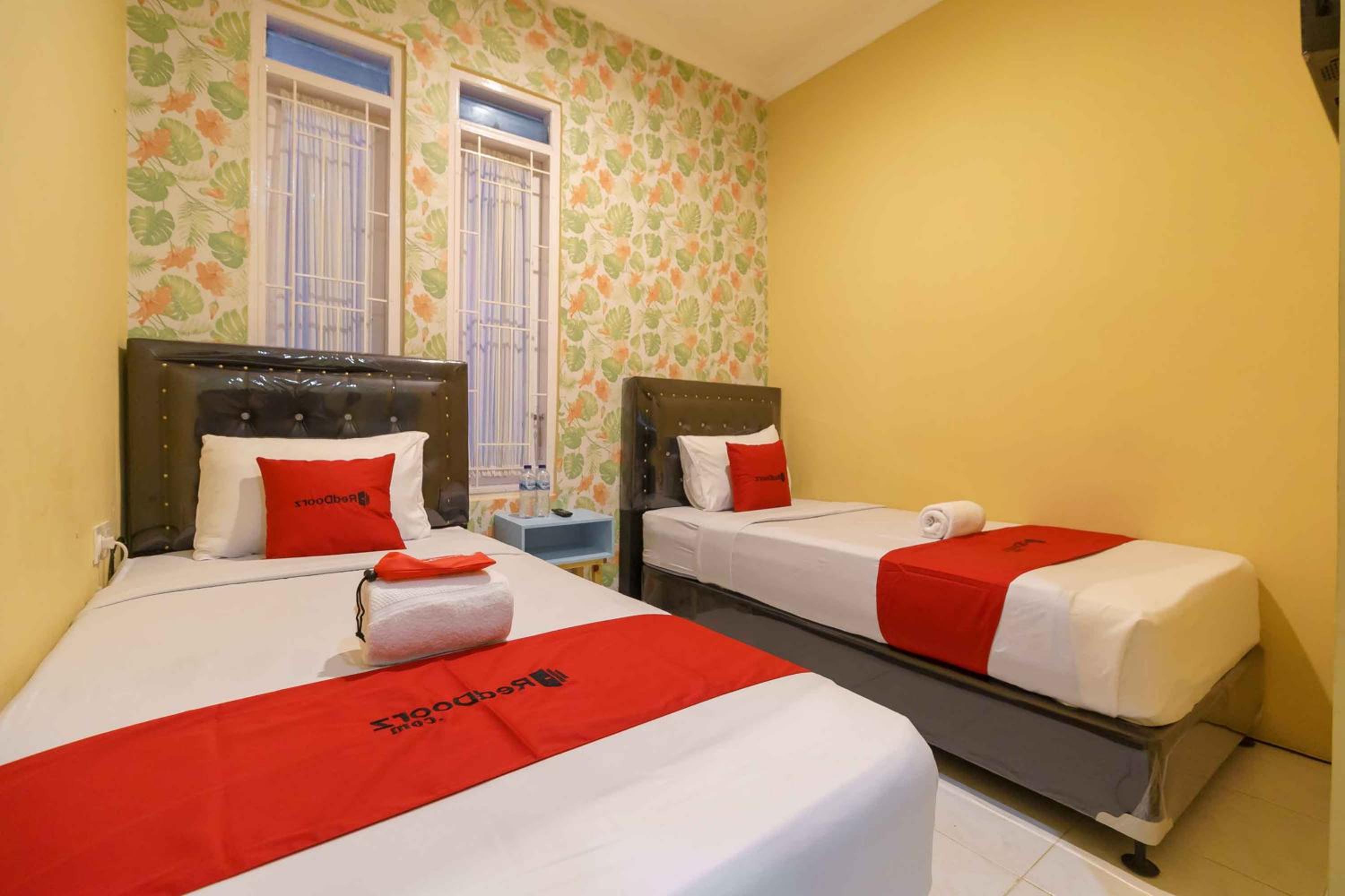 Standard Twin Room - Photo 3