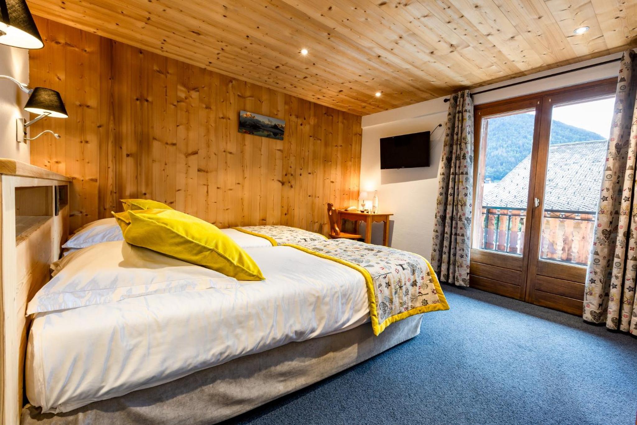 Standard Twin Room - Photo 3