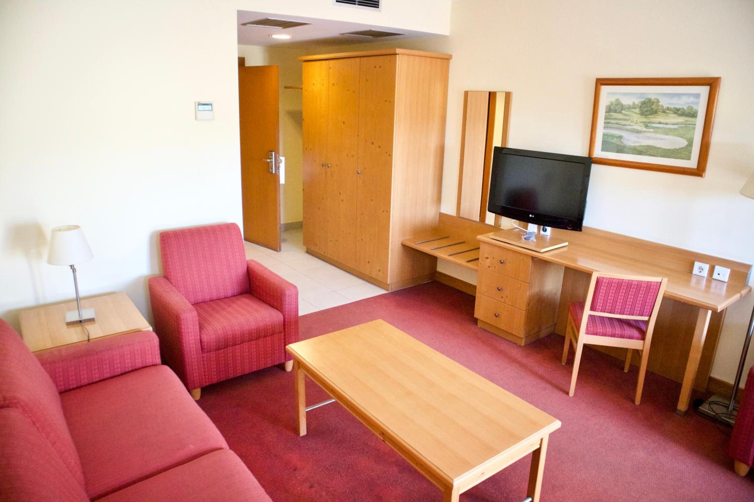 One-Bedroom Apartment - Photo 6