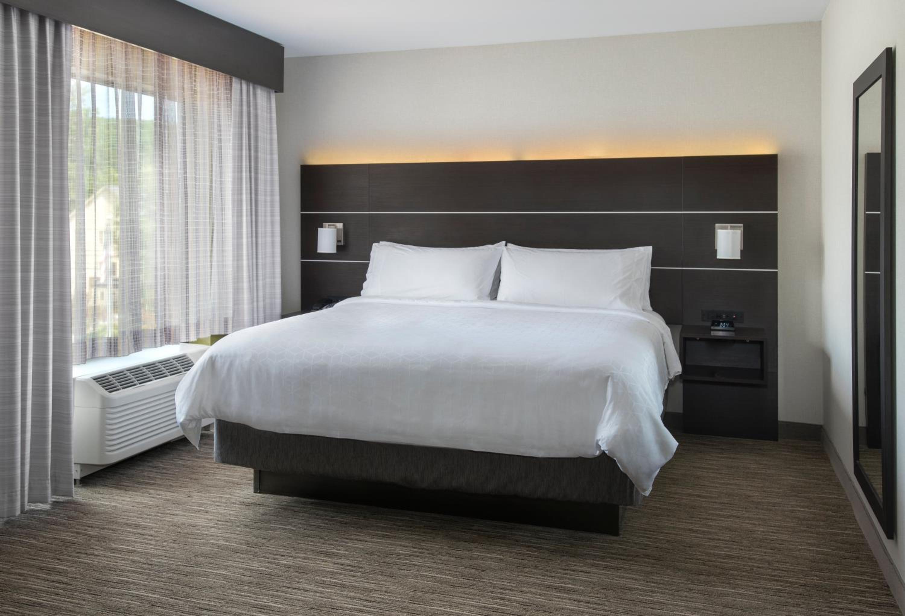 Standard King Room - Photo 1