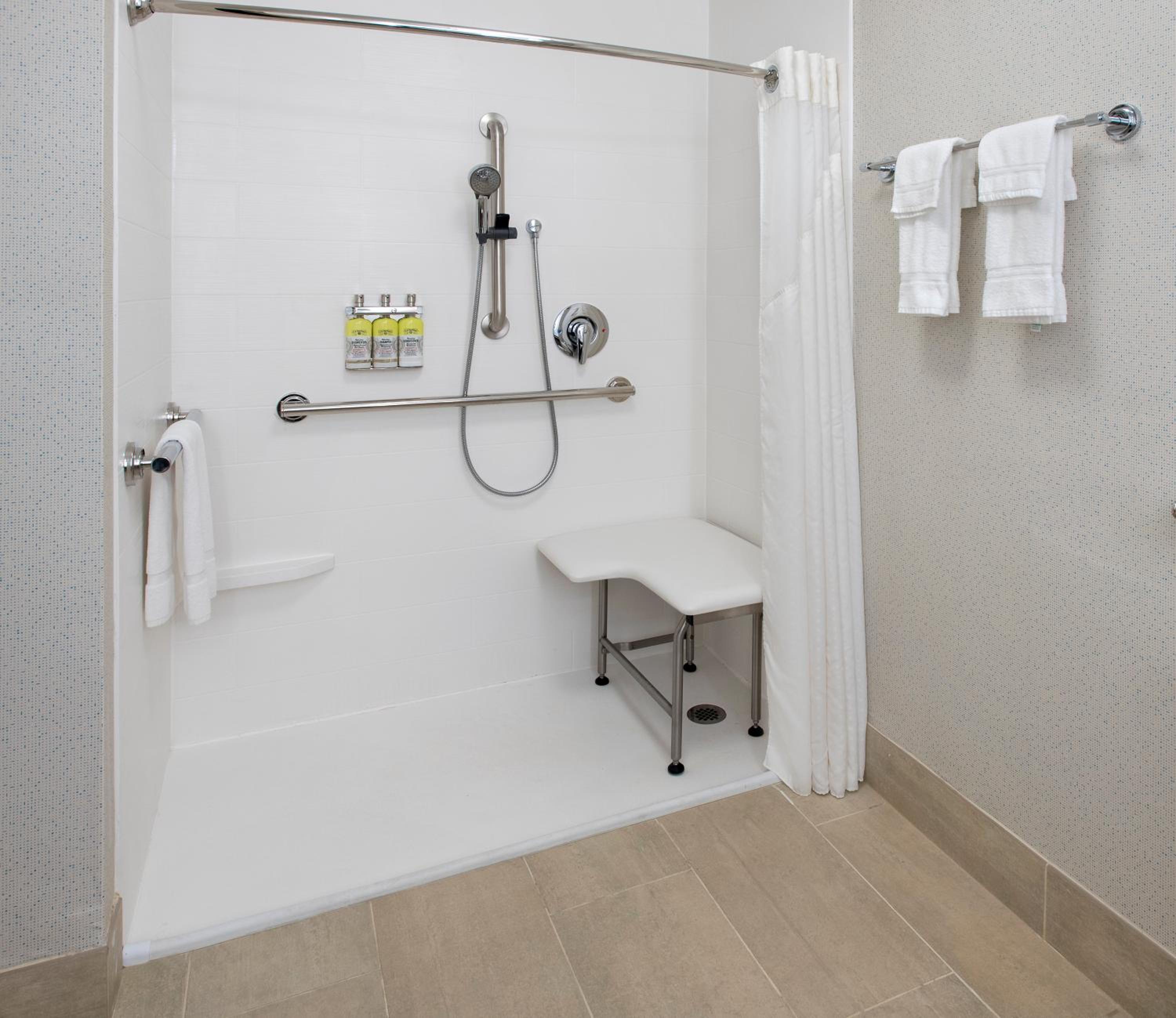 King Suite - Disability Access - Photo 2