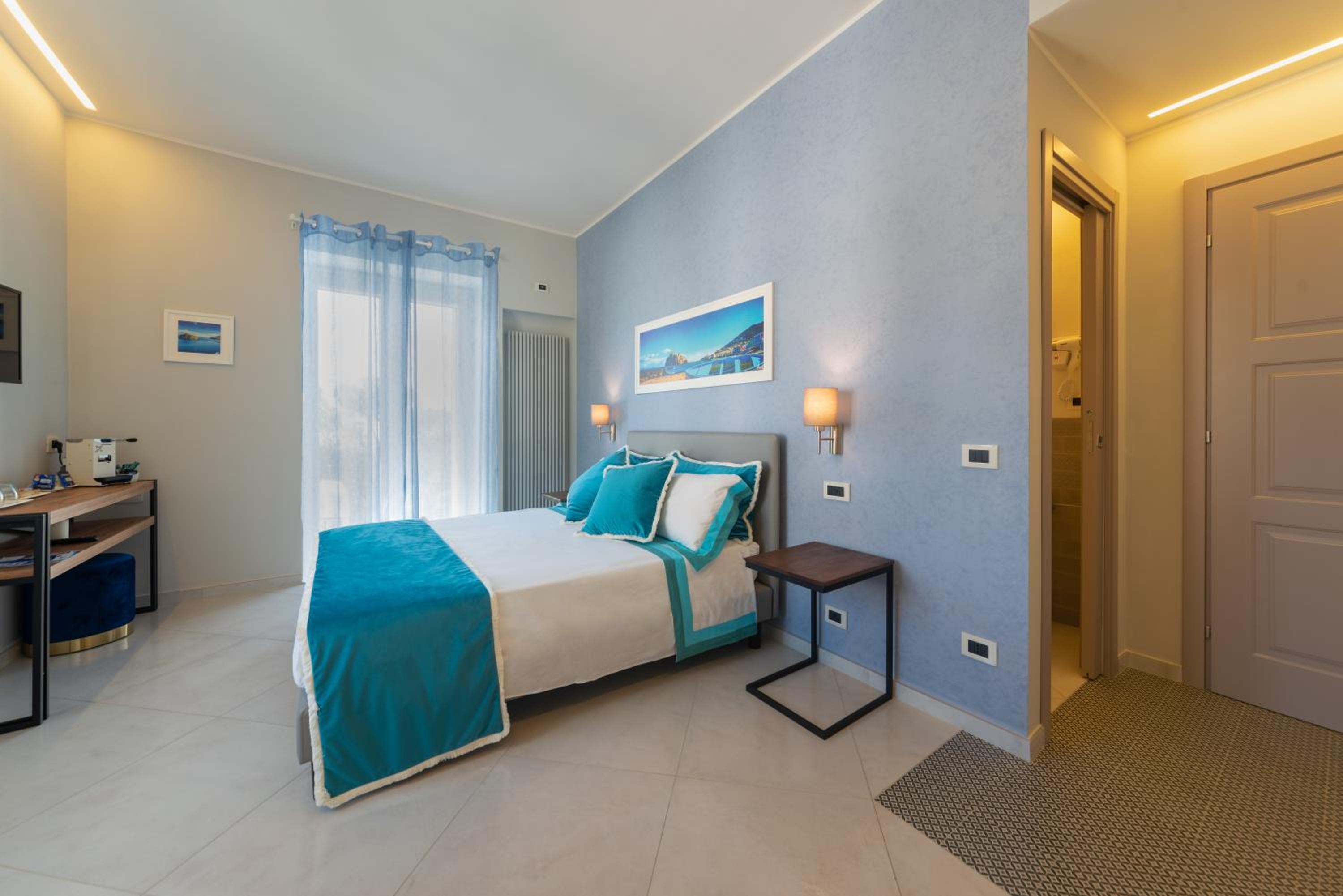 Deluxe Double Room - Photo 10