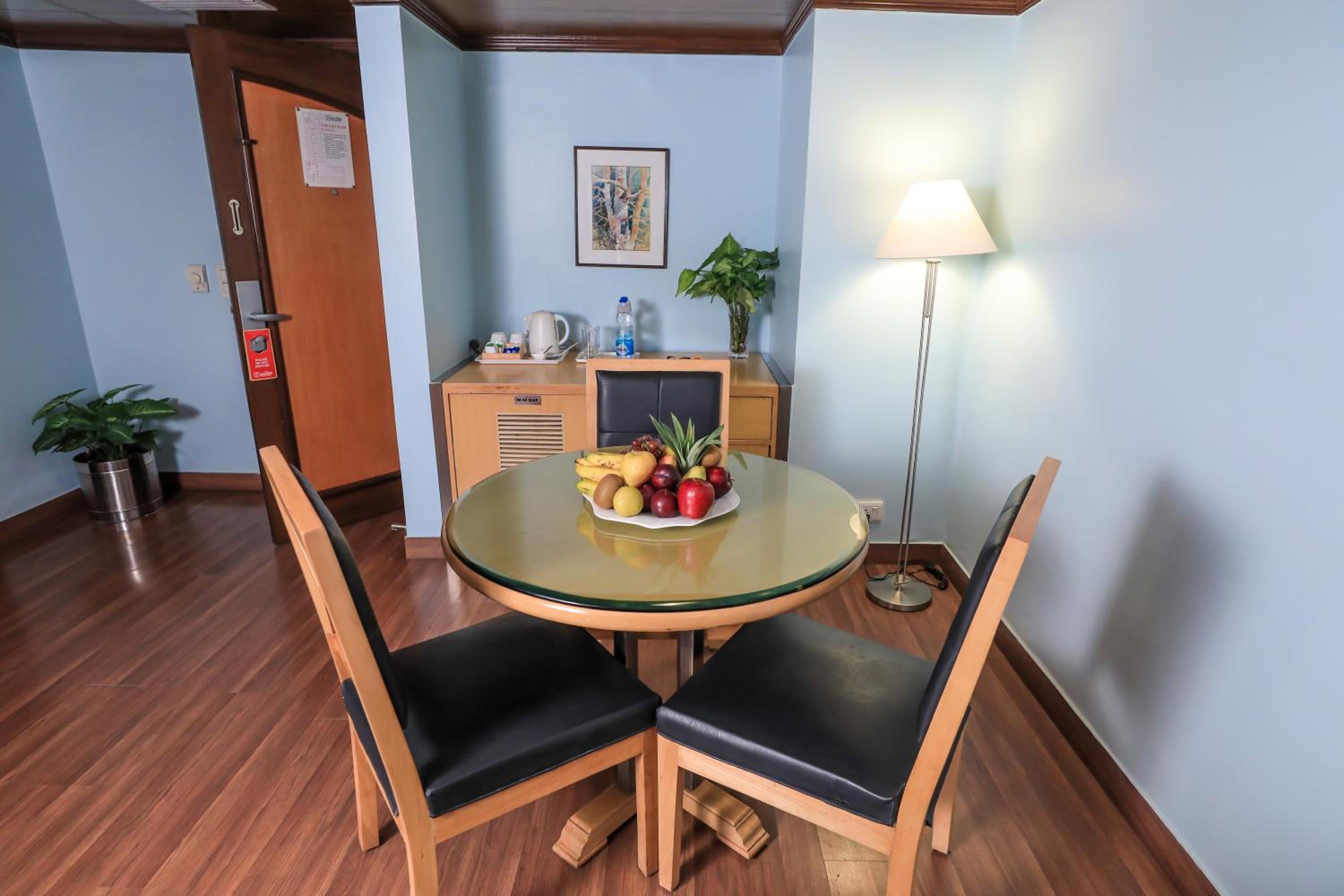 Suite with round trip airport transfers