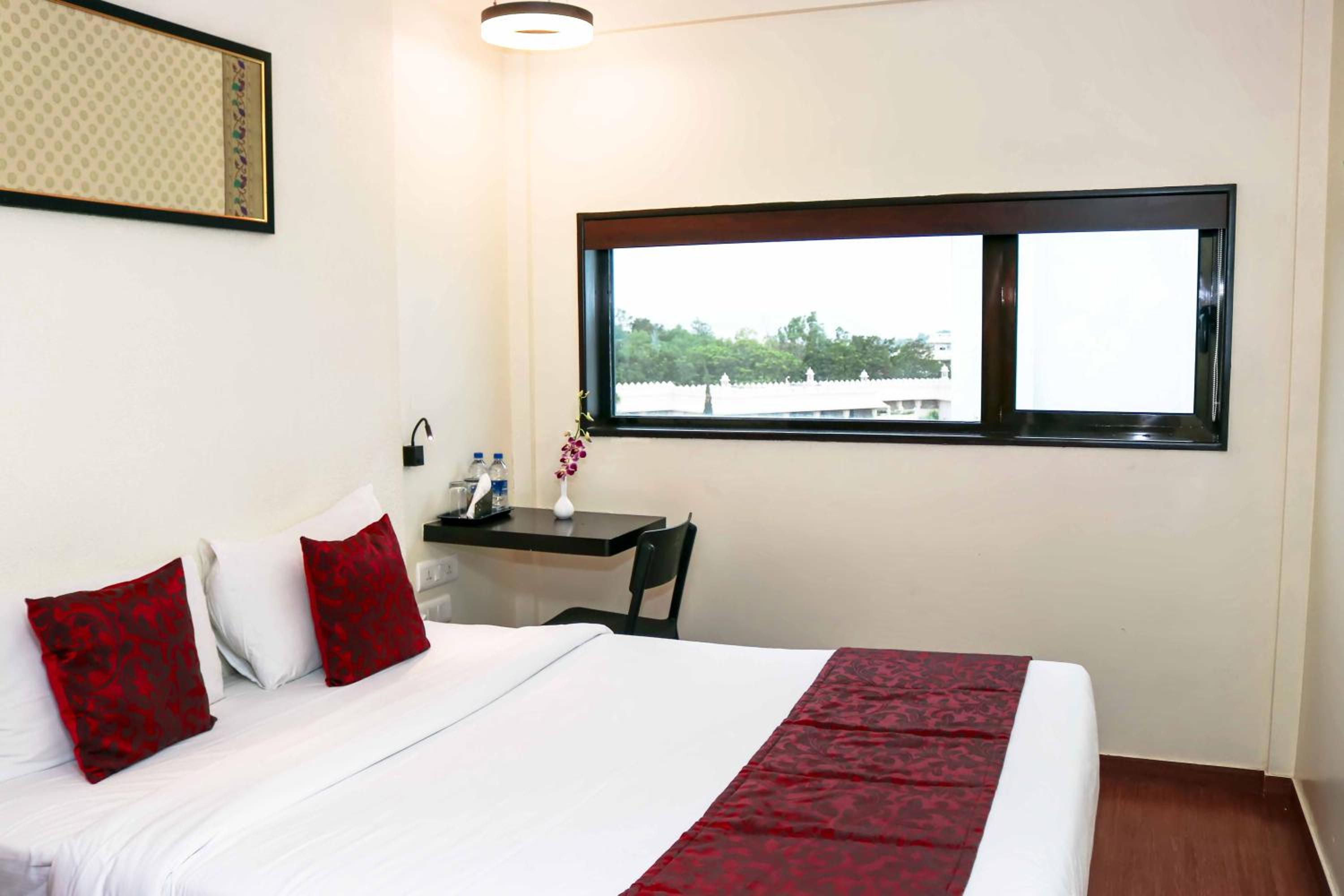 Standard Queen Room photo 1