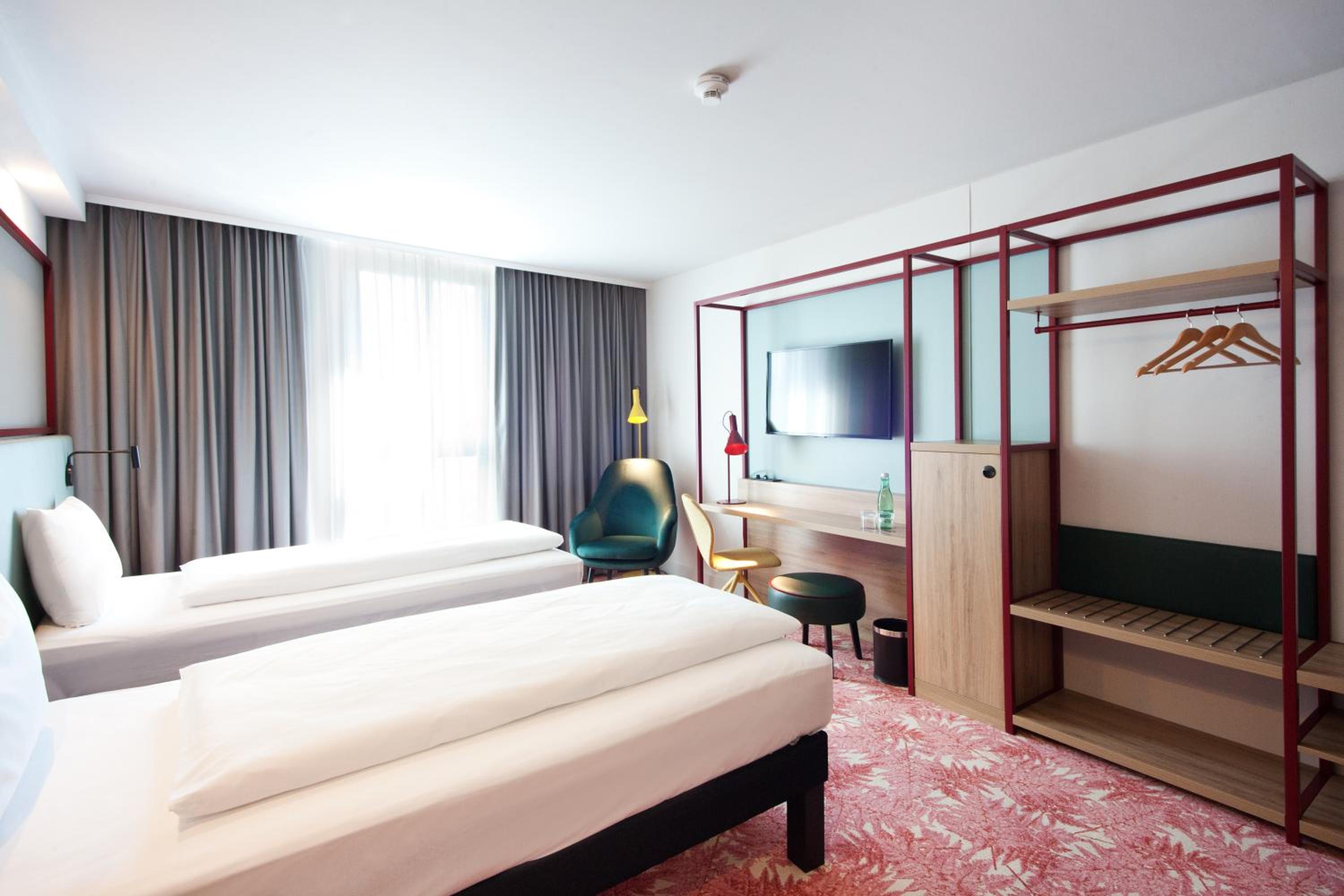 Twin Room - Photo 9
