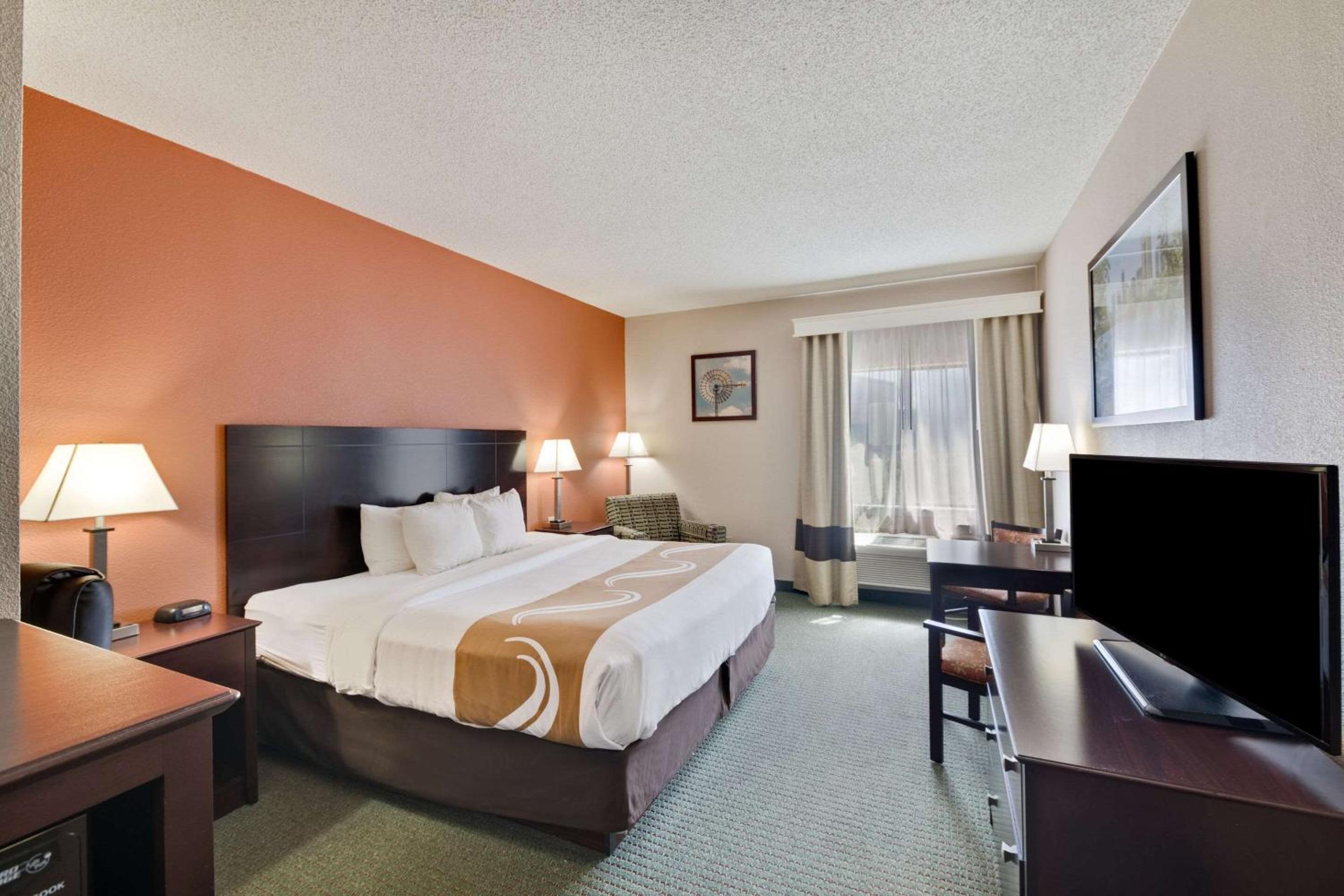 King Room - Non-Smoking - Photo 2