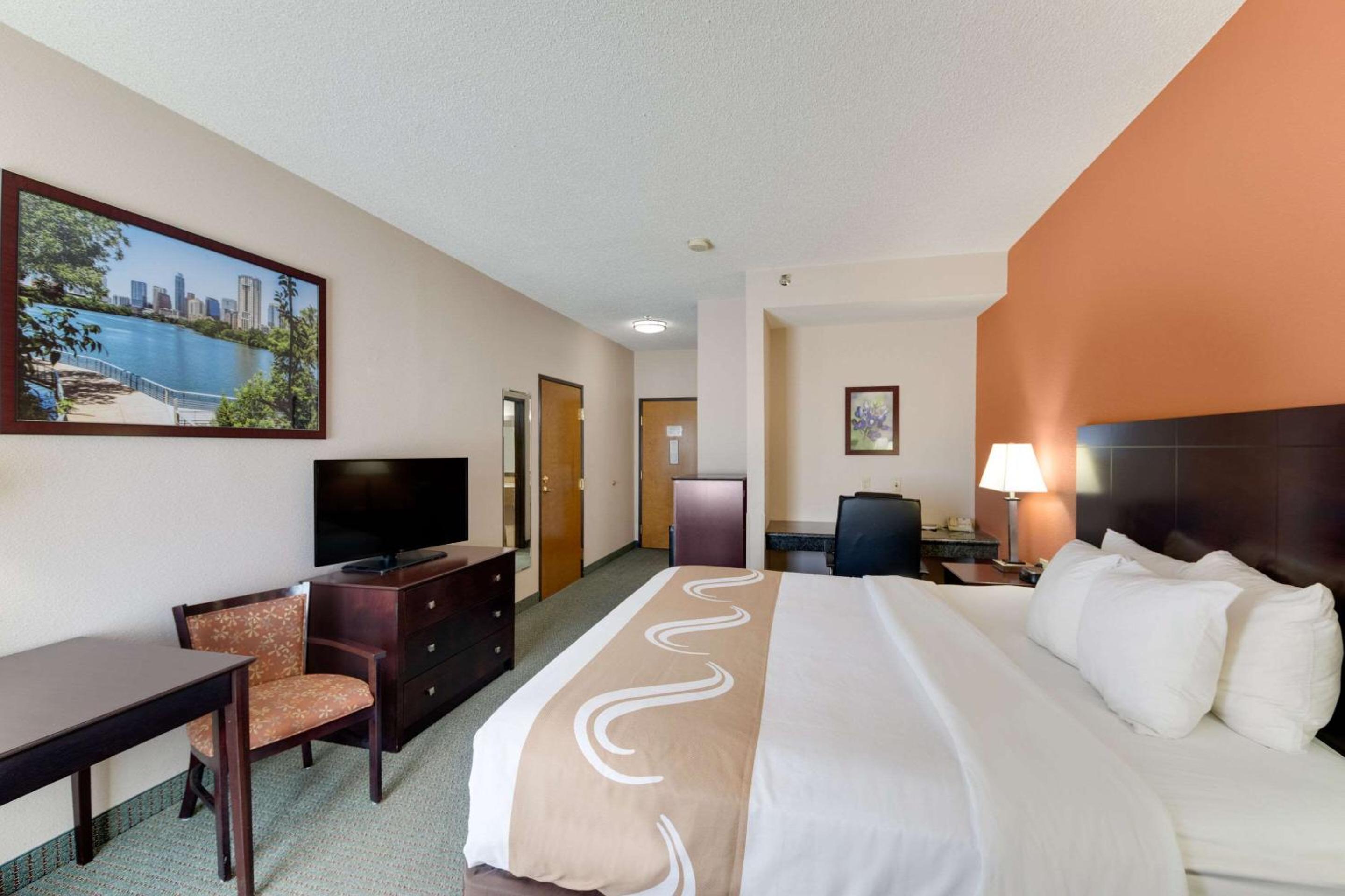 King Room - Non-Smoking - Photo 3