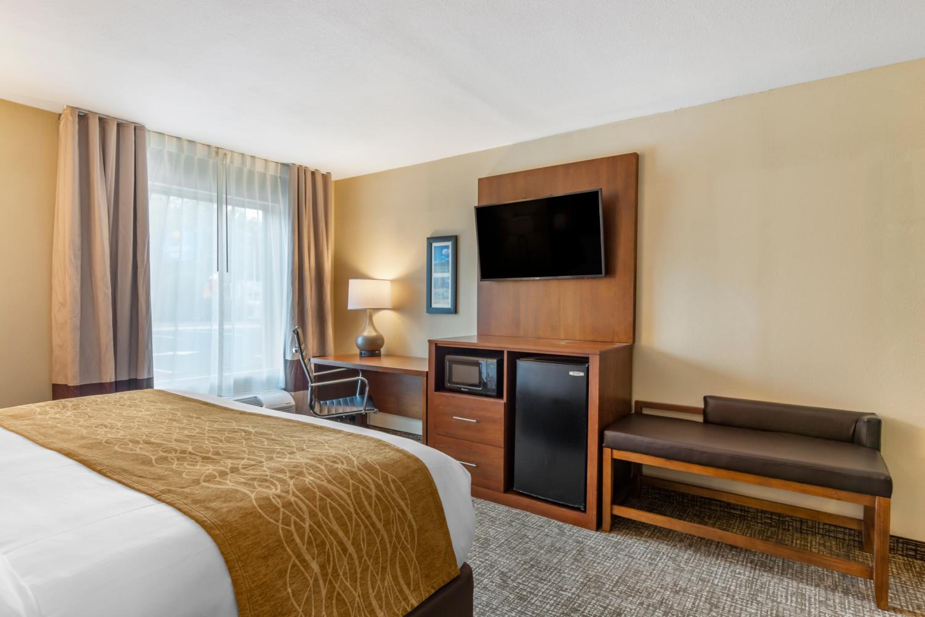 King Room - Non-Smoking - Photo 3