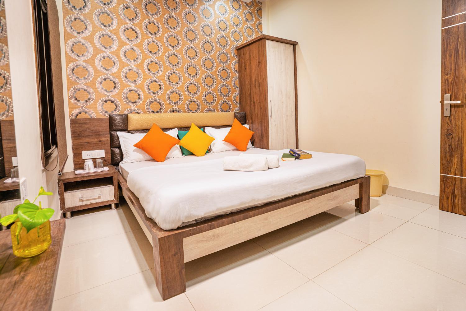Deluxe Private A/C Room with Ensuite Bathroom - Photo 3