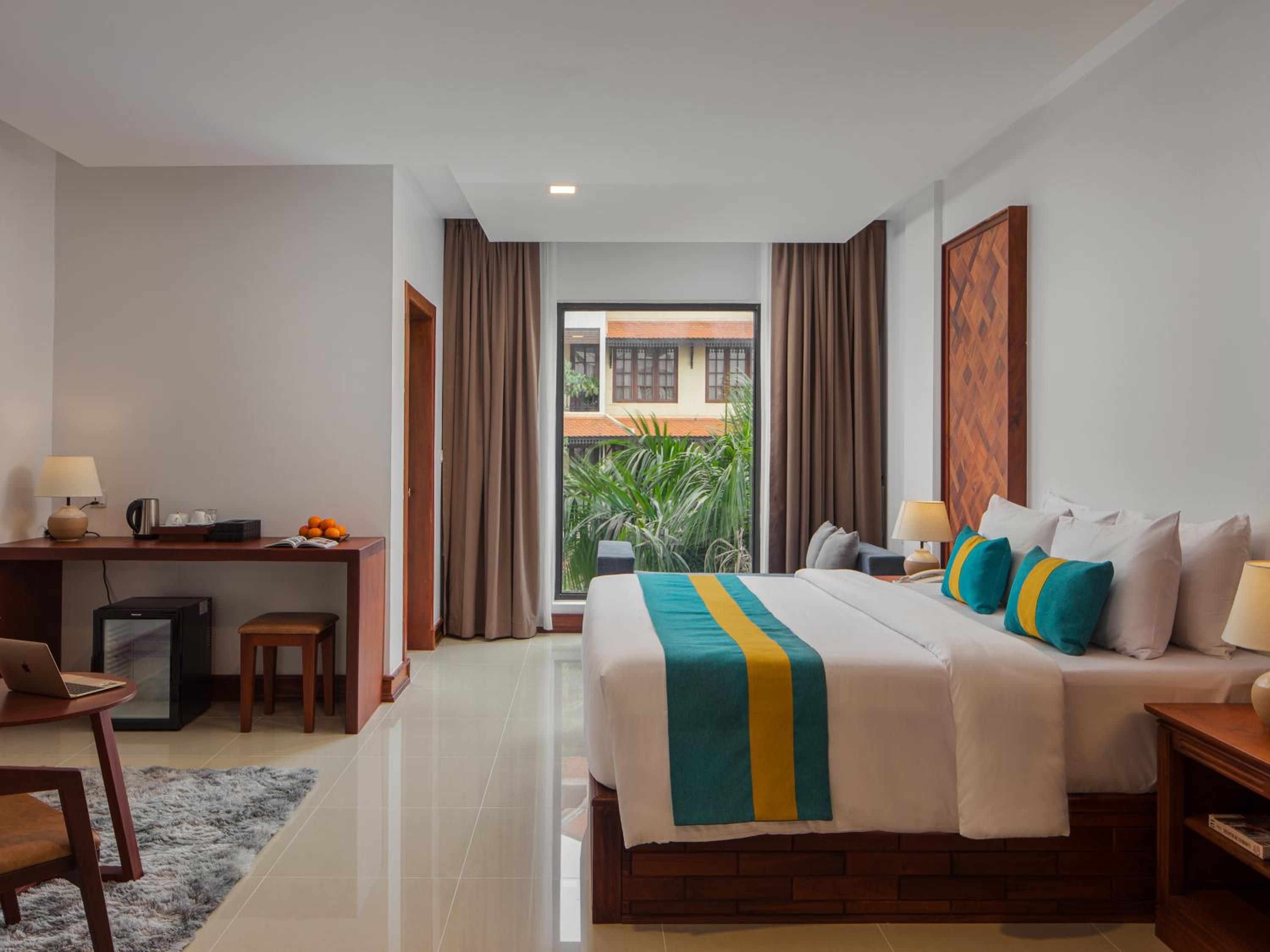 Junior Suite with Balcony - Photo 5