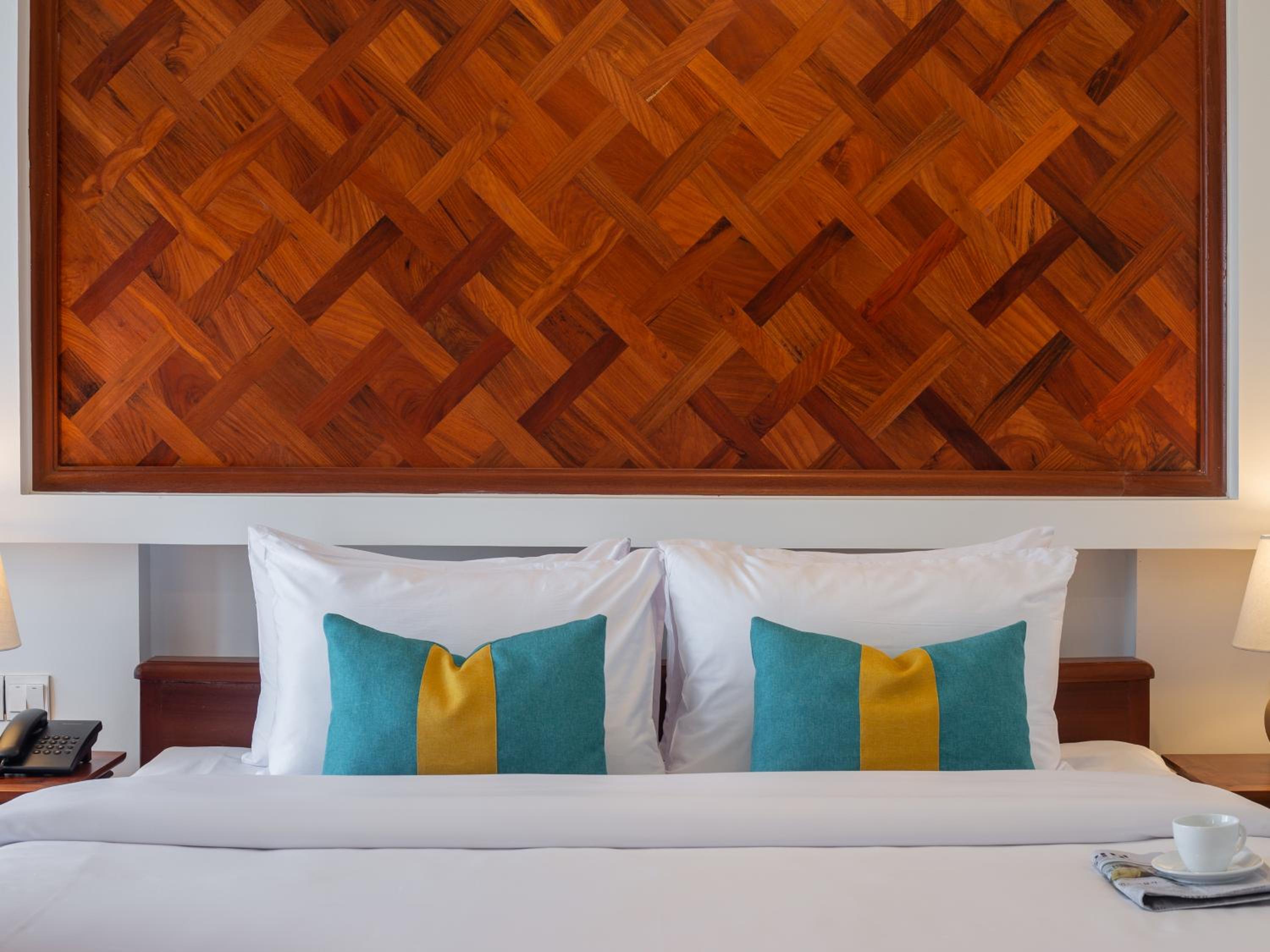 Deluxe Double Room with Balcony - Photo 4