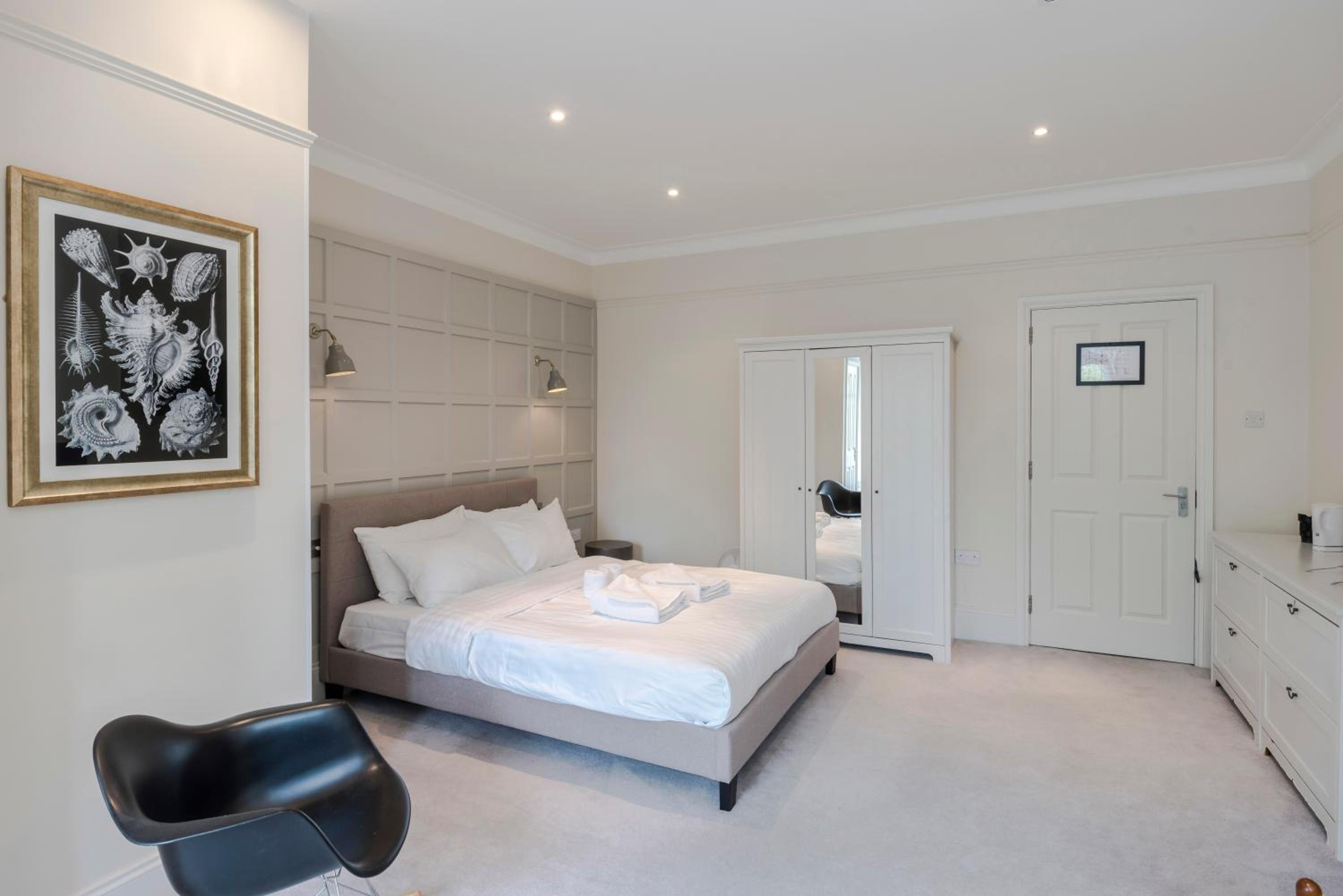 Family Room photo 1