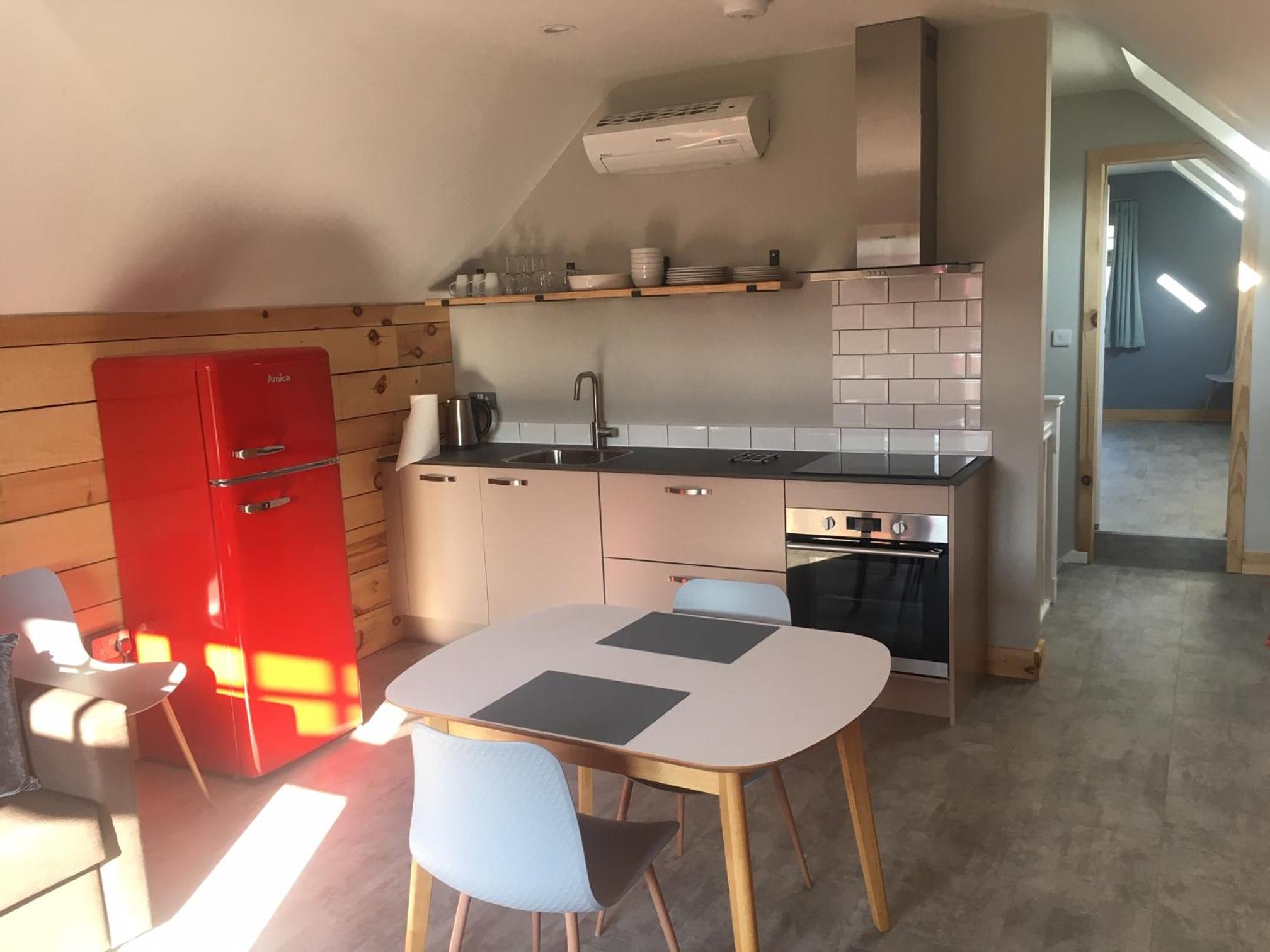 One-Bedroom Apartment - Photo 6