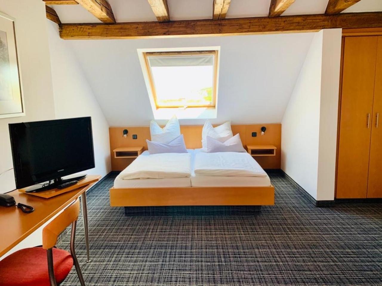 Double Room - Photo 2