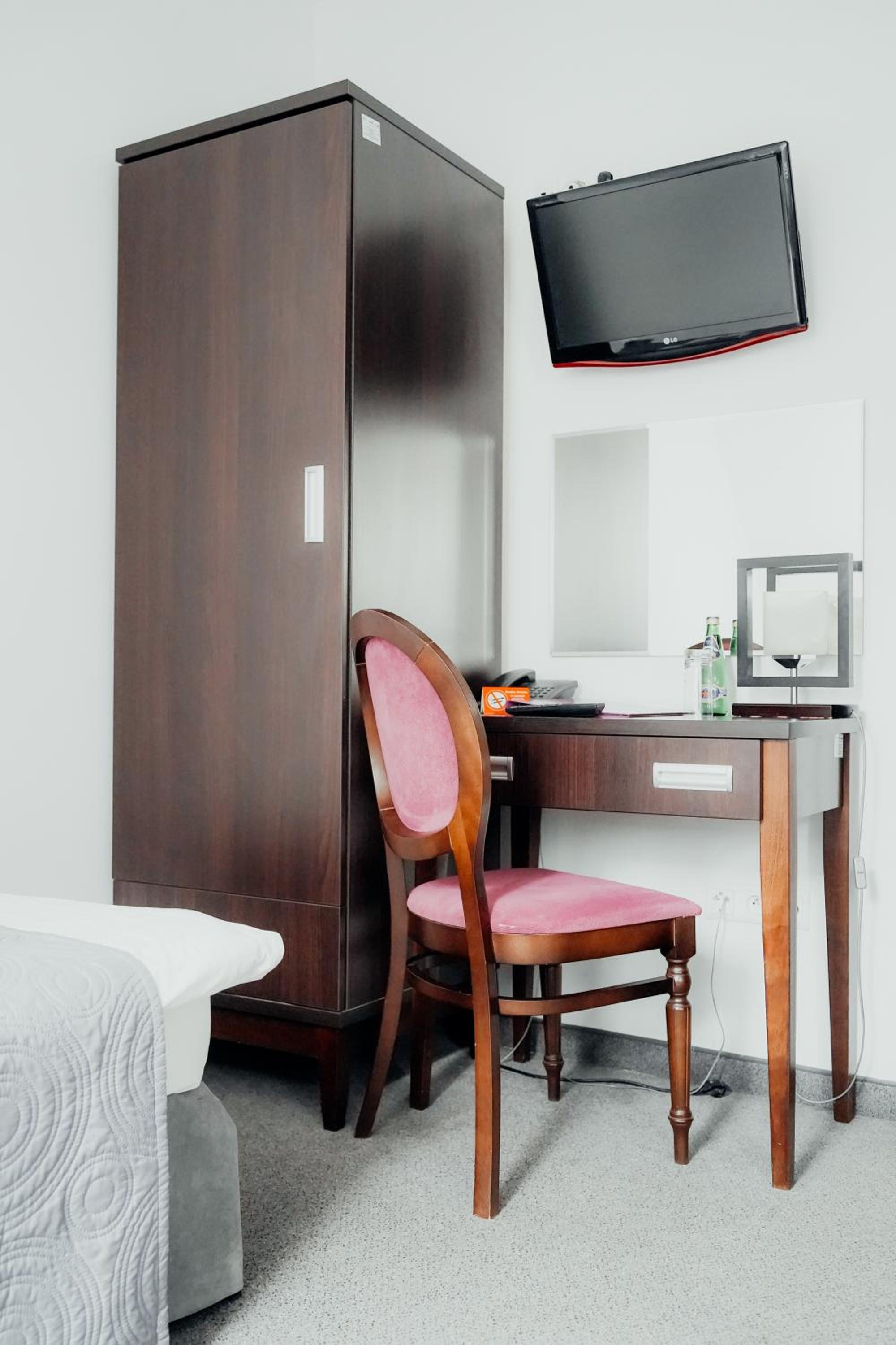 Small Single Room photo 1