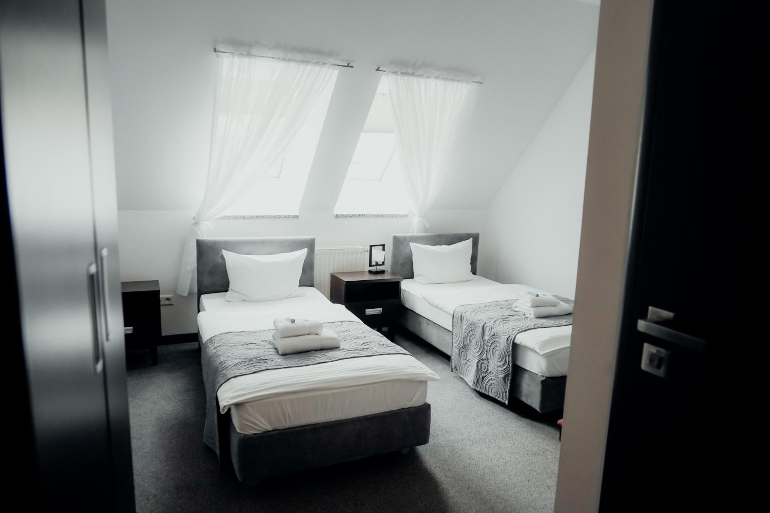 Standard Double Room - Photo 4
