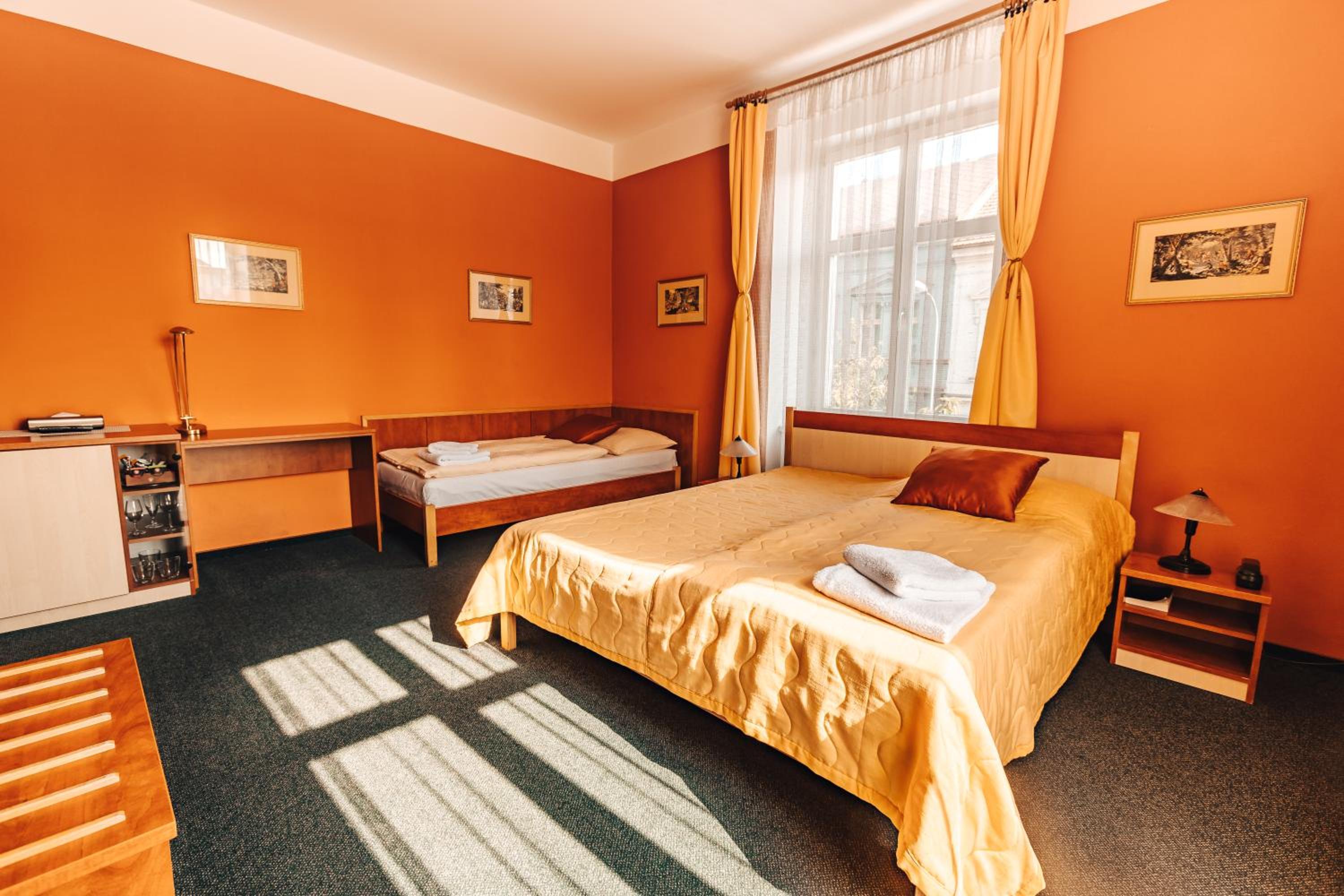 Twin Room - Photo 8