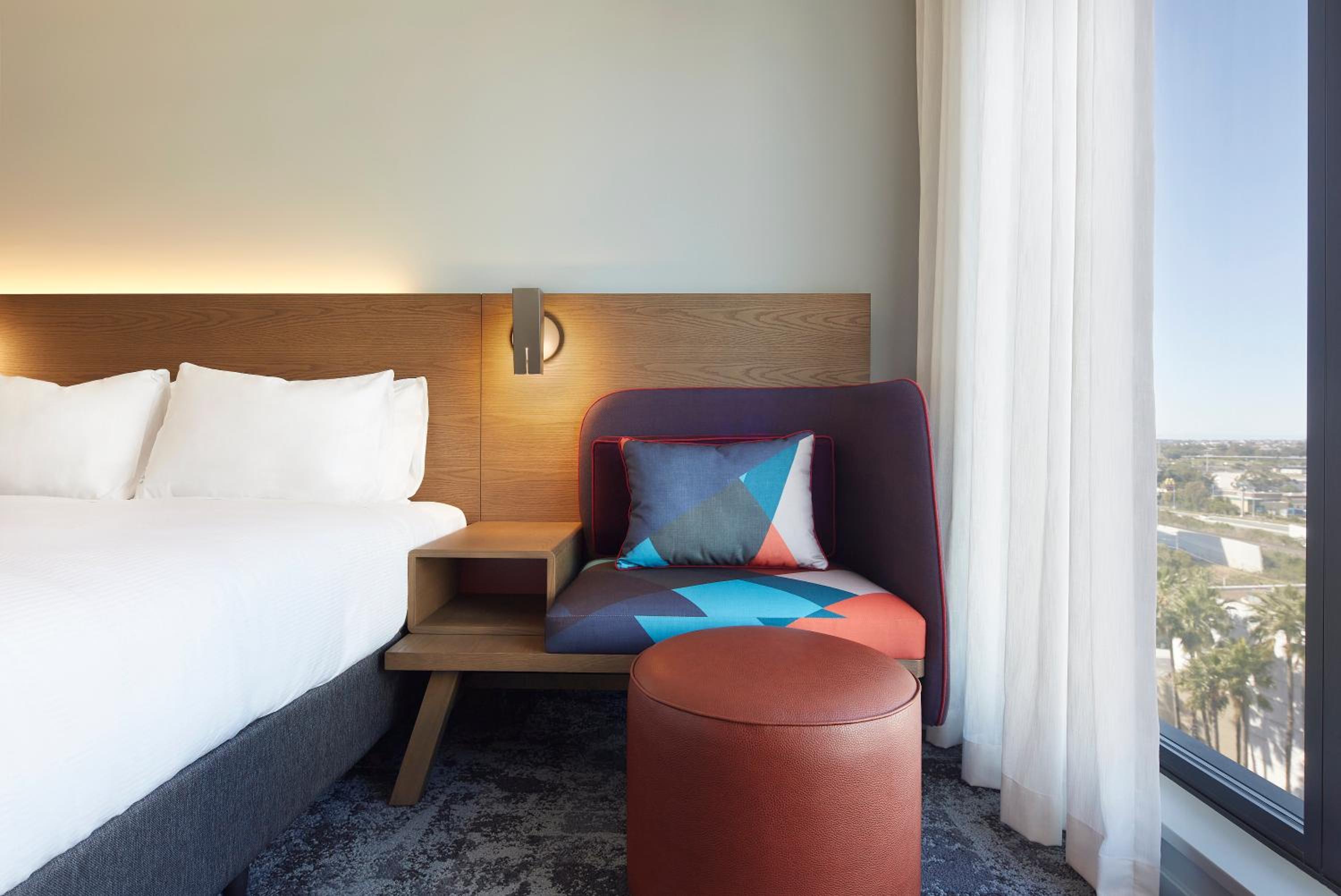 Standard Queen Room with Two Queen Beds - Free Breakfast thumbnail 5