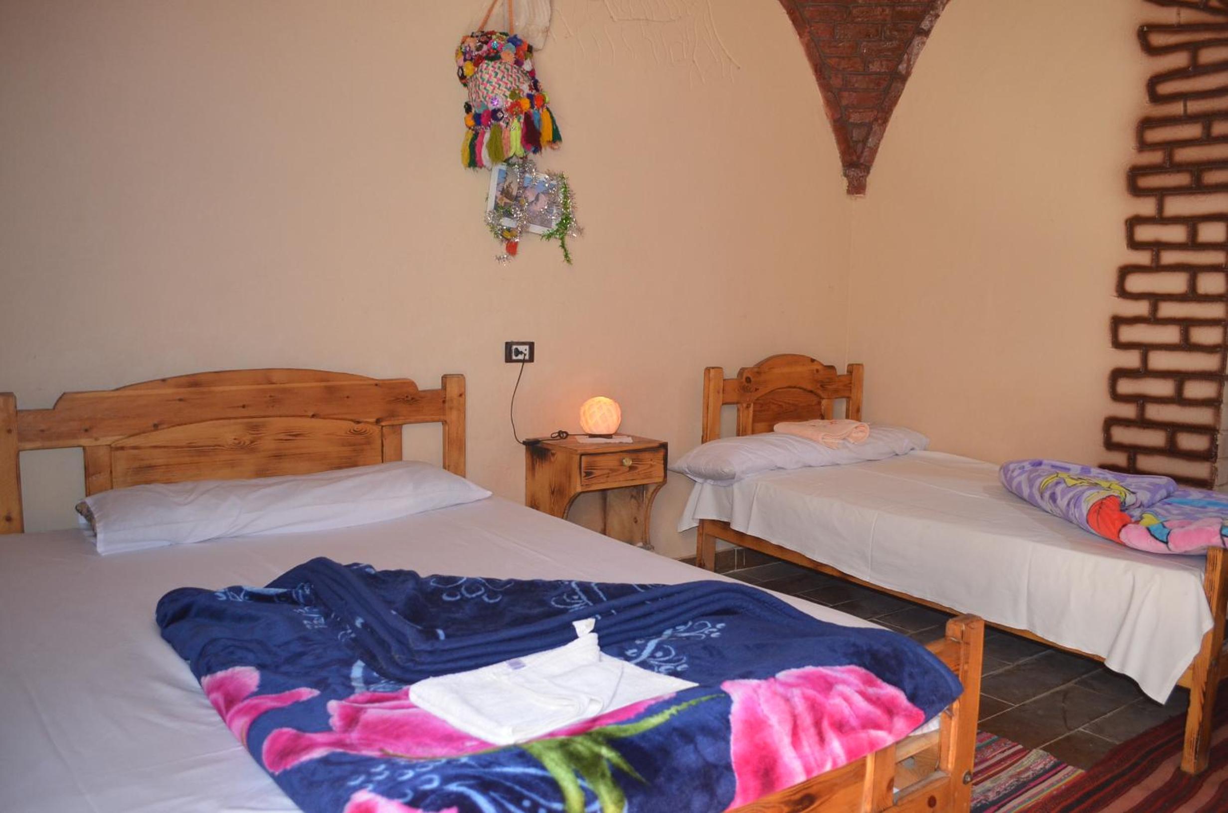 Double or Twin Room with Bathroom - Photo 1