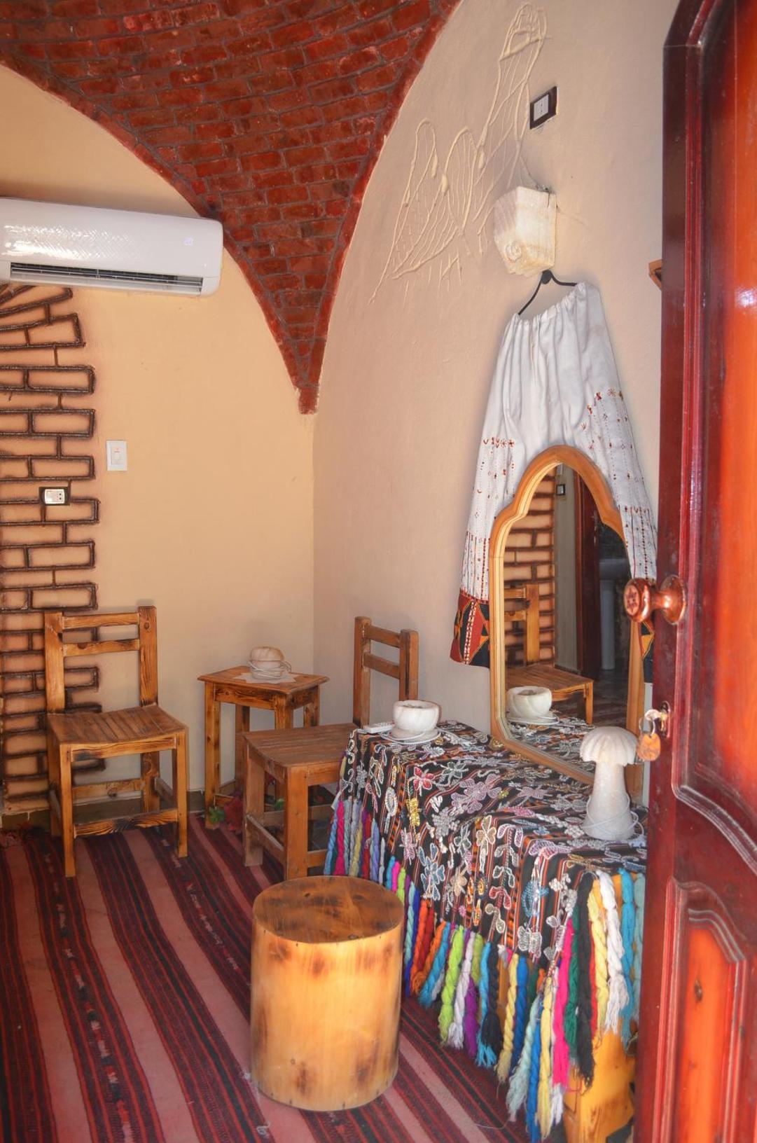Double or Twin Room with Bathroom - Photo 3