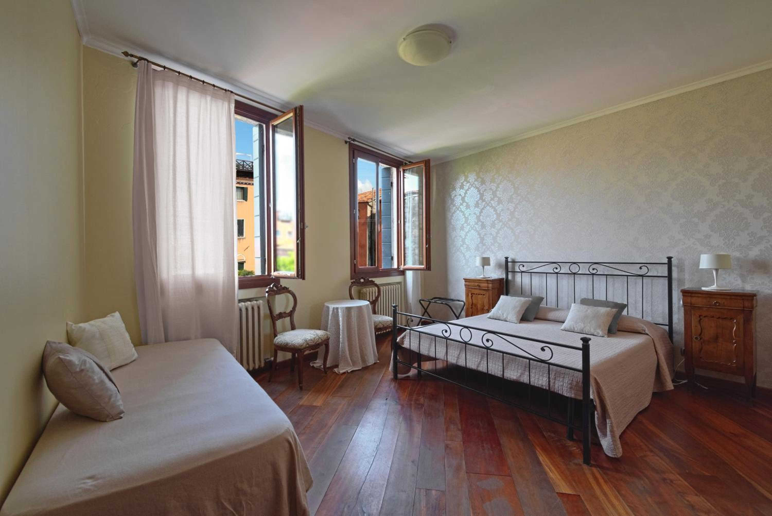 Triple Room with Canal View photo 3