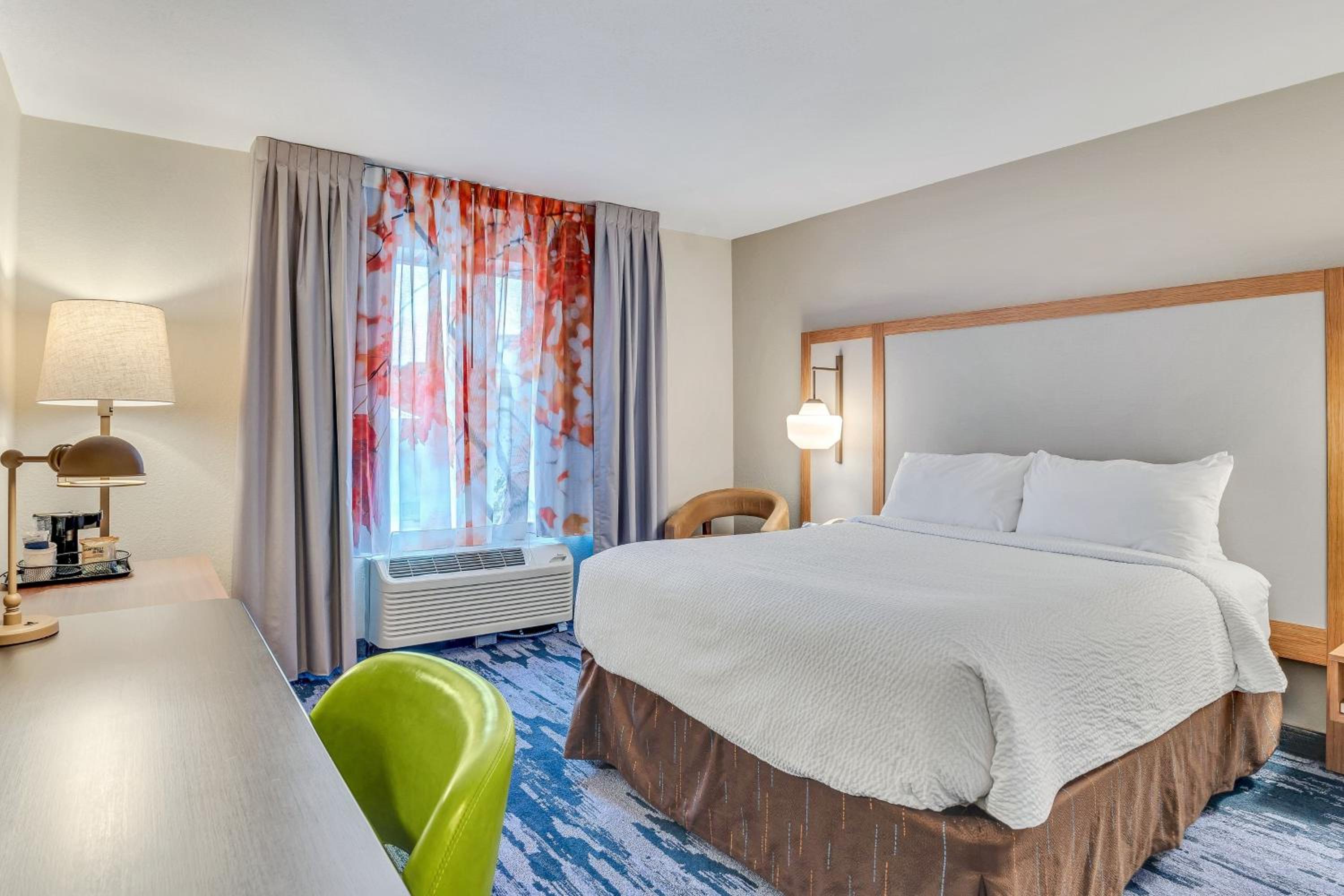 King Room with Roll-In Shower - Mobility Access/Hearing Accessible