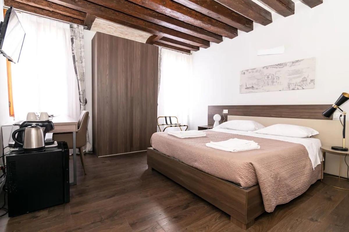 Deluxe Double or Twin Room with City View photo 1