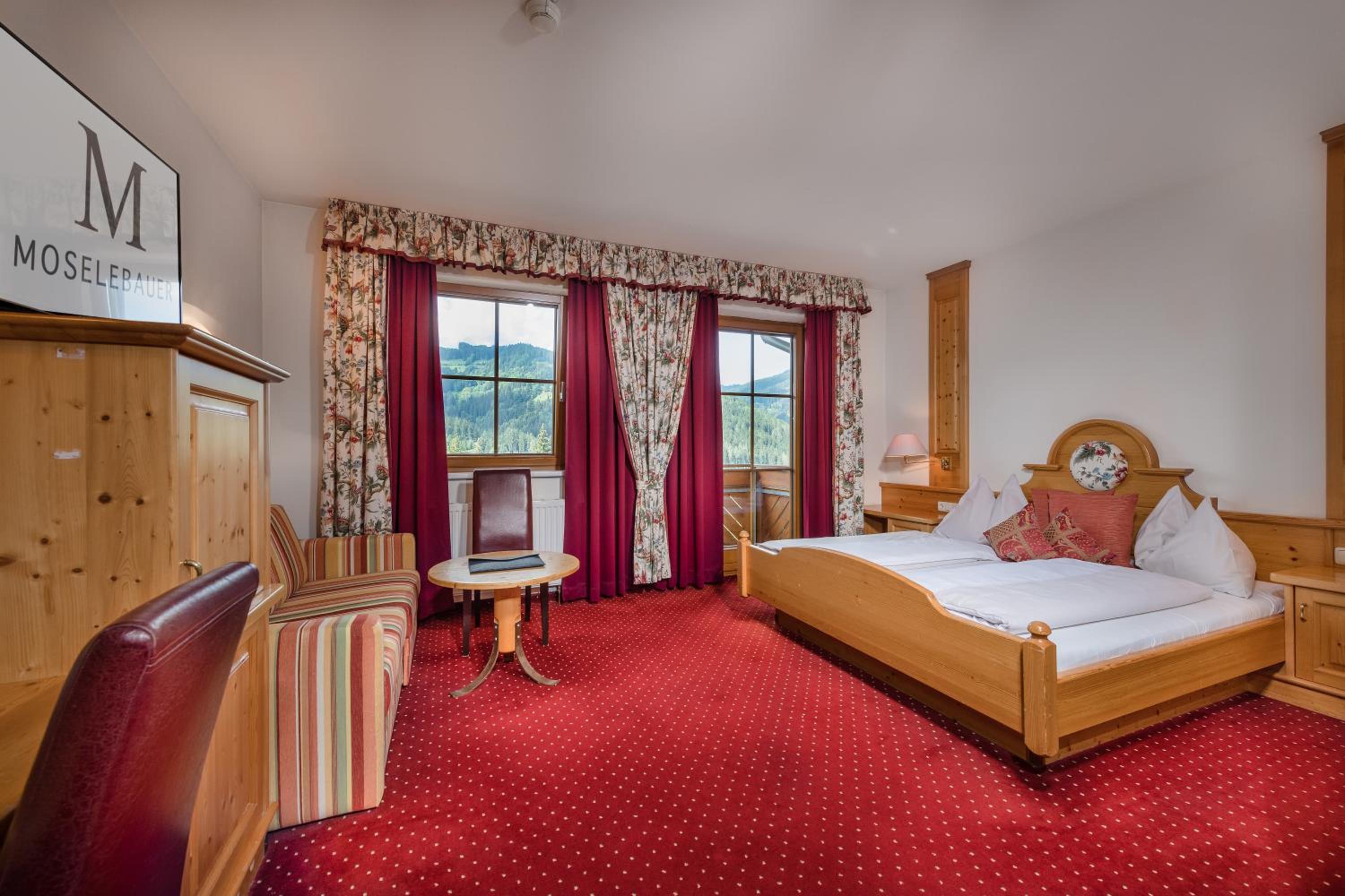 Deluxe Double Room with Balcony - Photo 3
