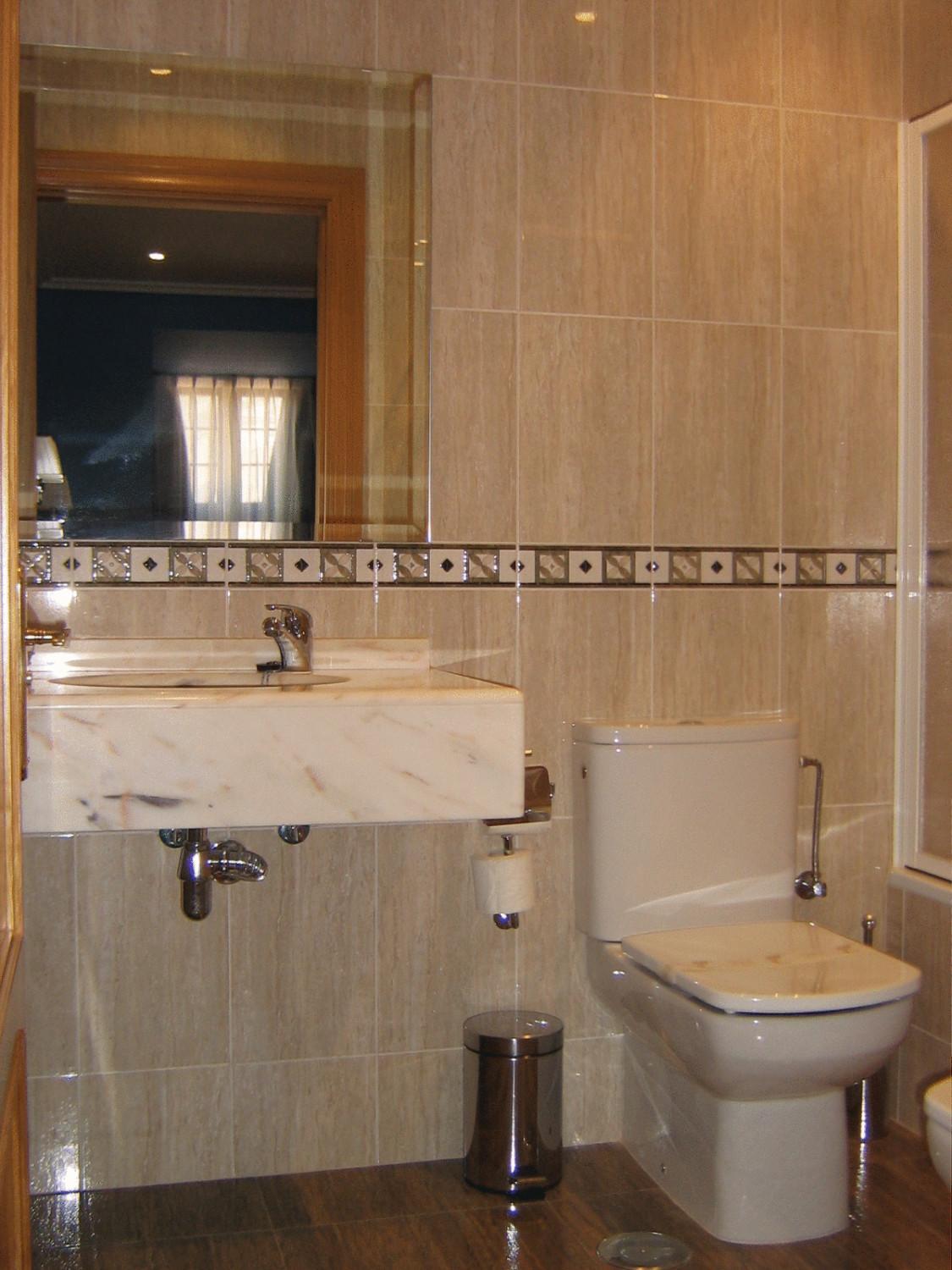 Double Room - Photo 7