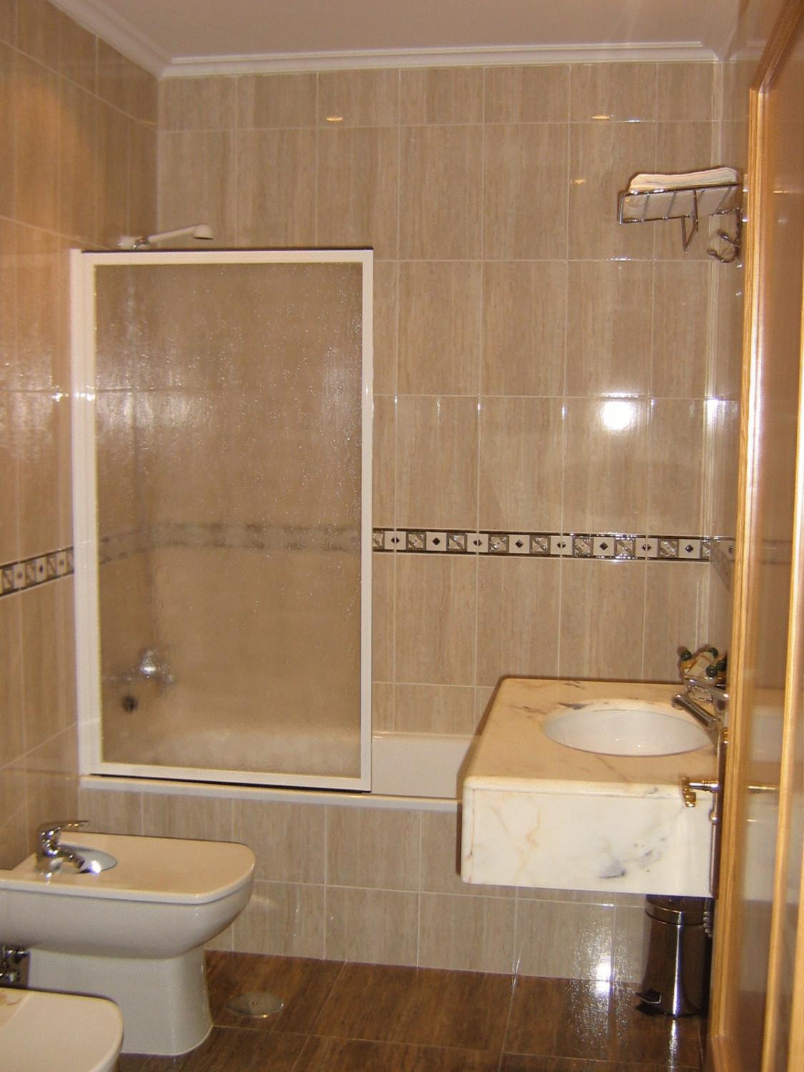 Double Room - Photo 6
