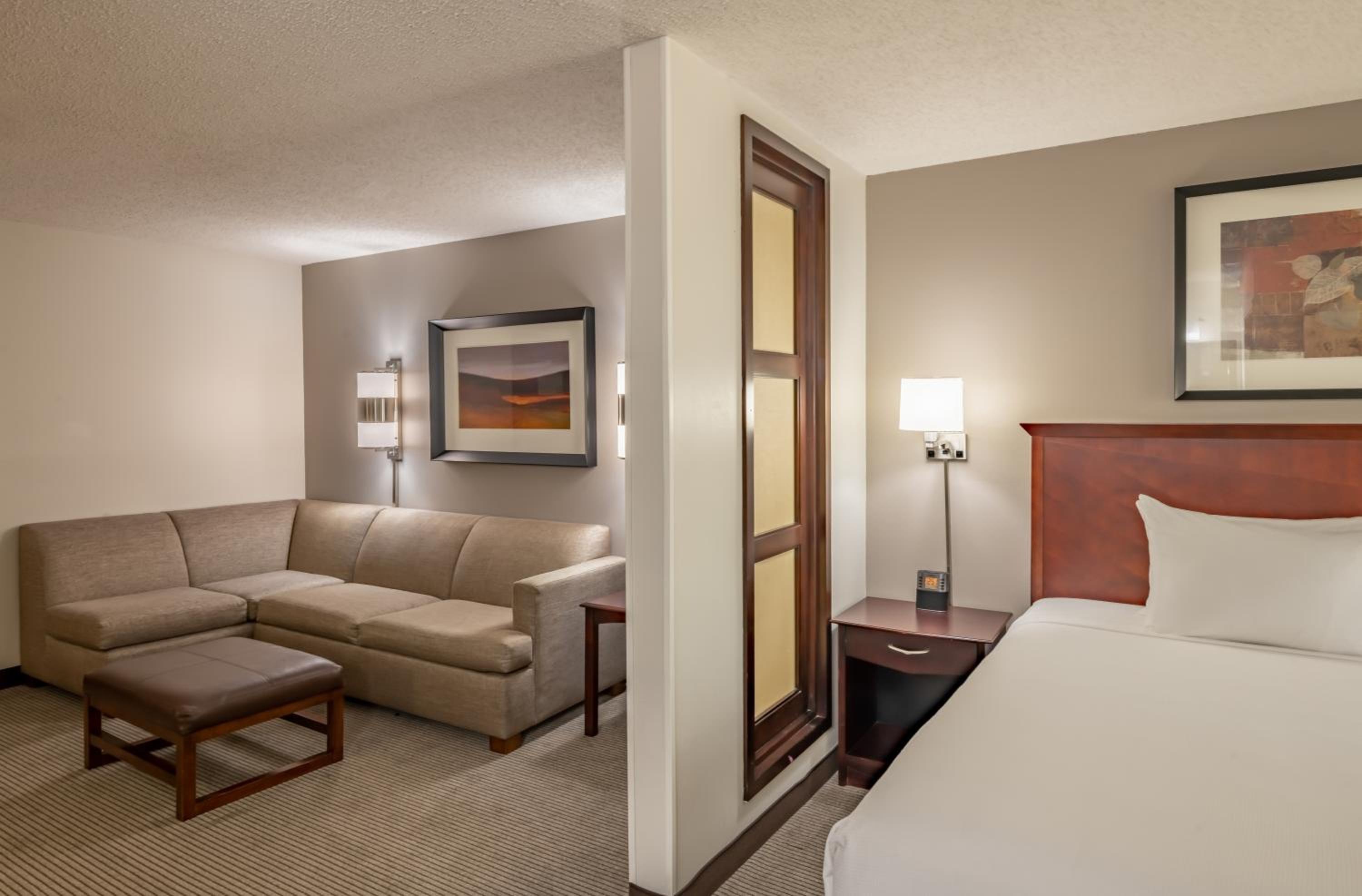 King Room with Sofa Bed - Photo 1