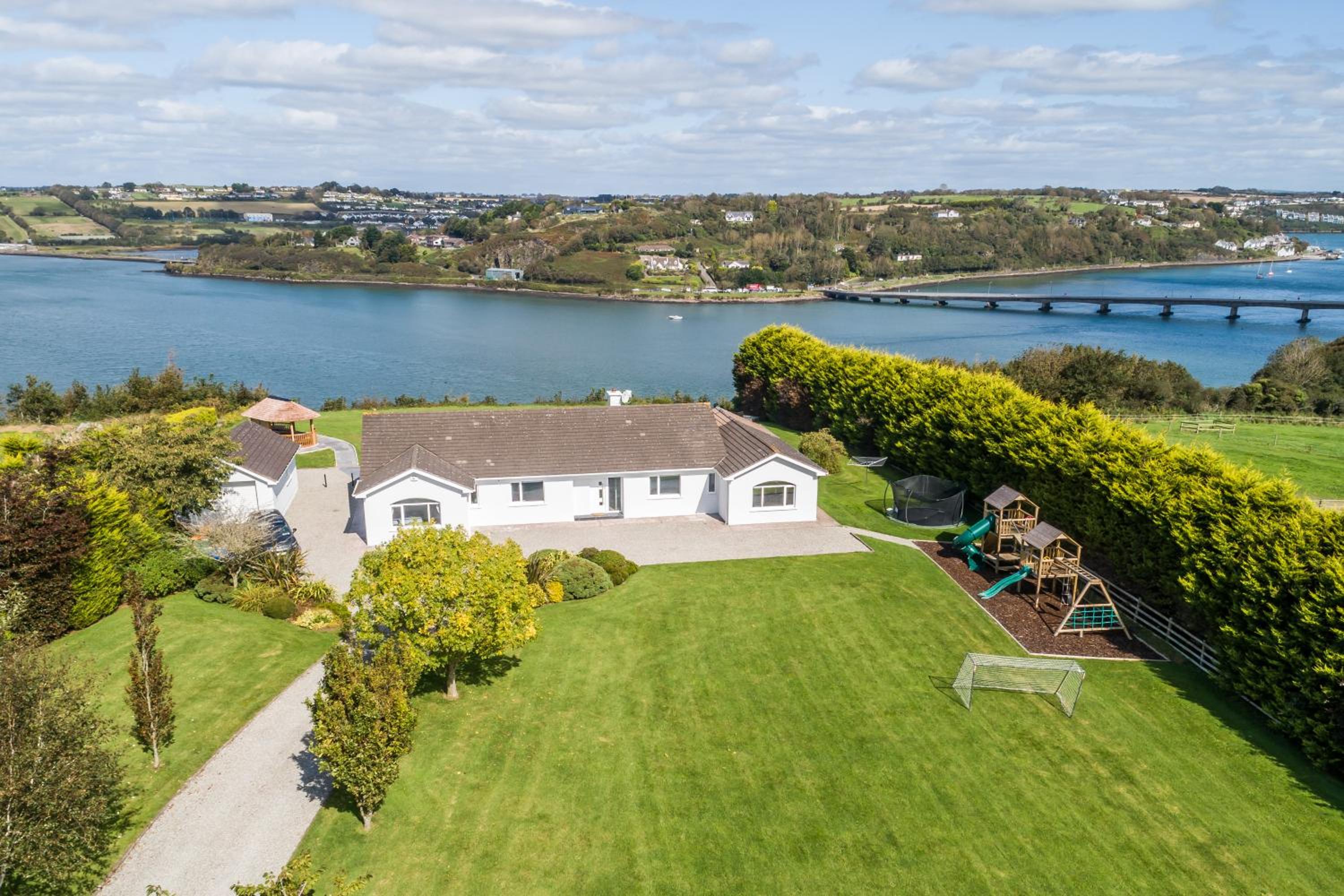 Six-Bedroom House - Photo 118