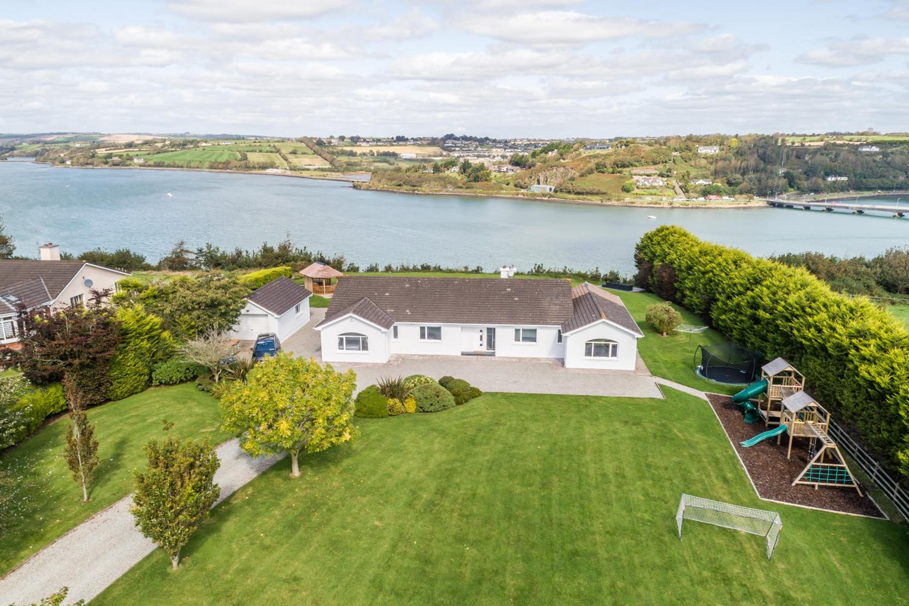 Six-Bedroom House - Photo 117