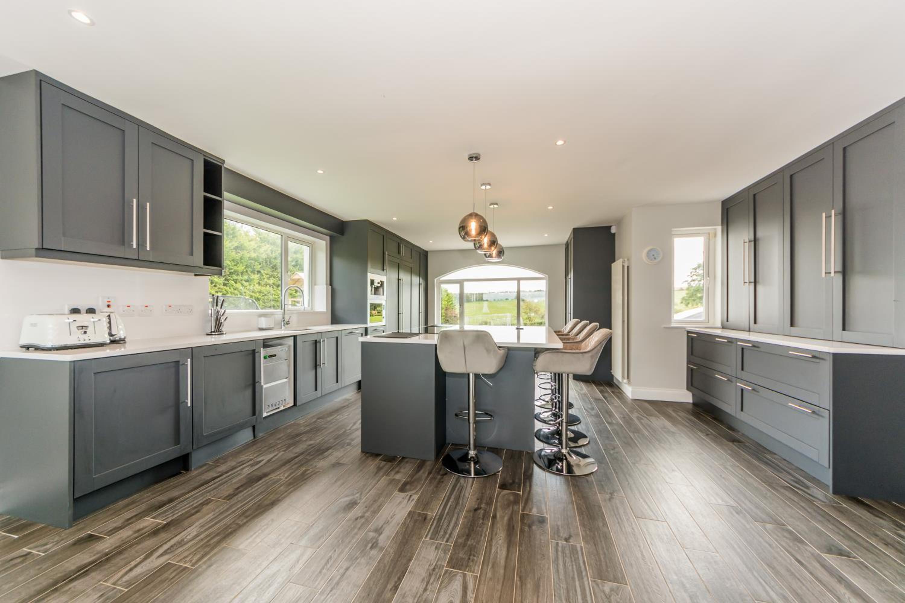 Six-Bedroom House - Photo 123