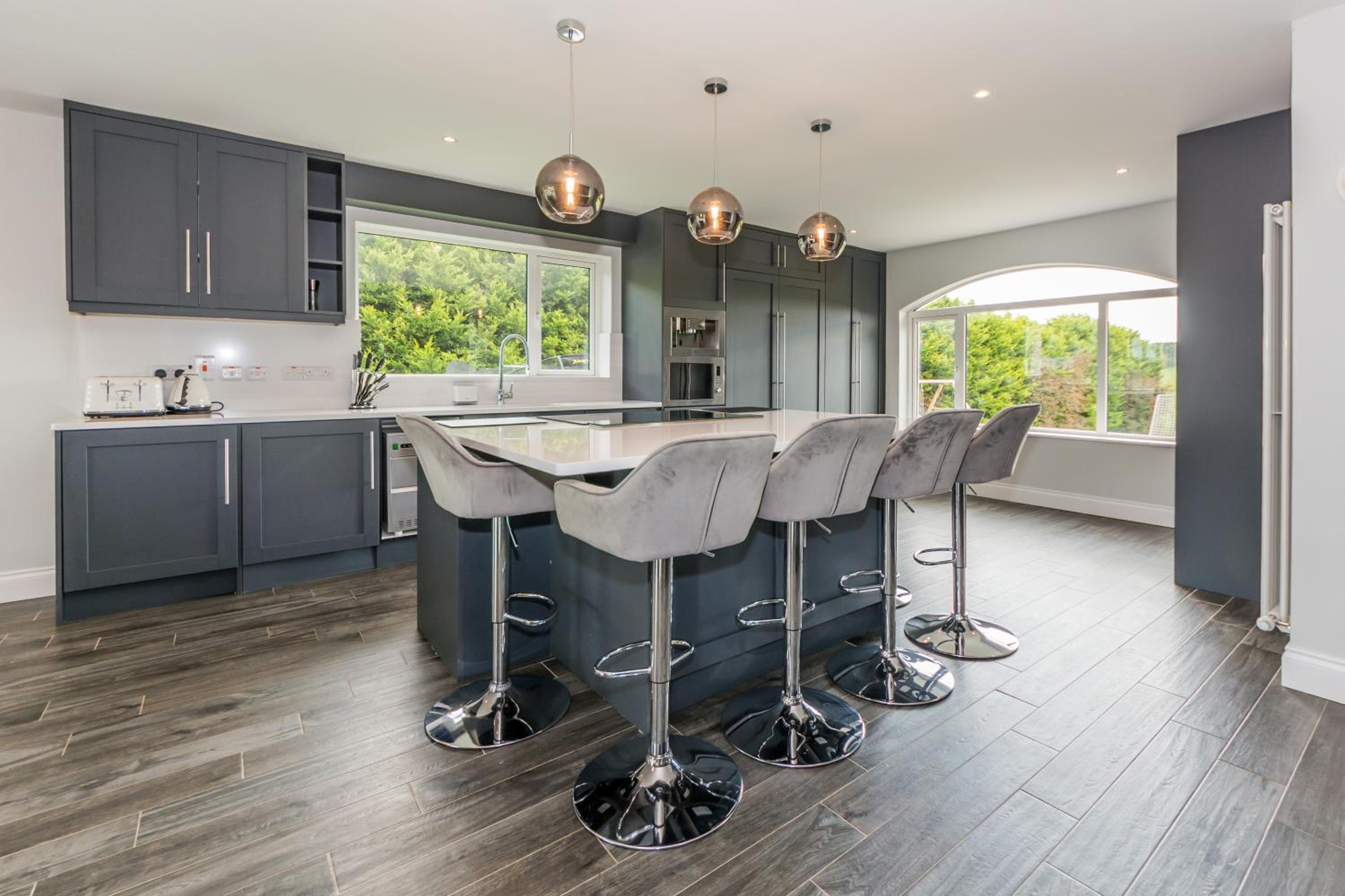 Six-Bedroom House - Photo 19
