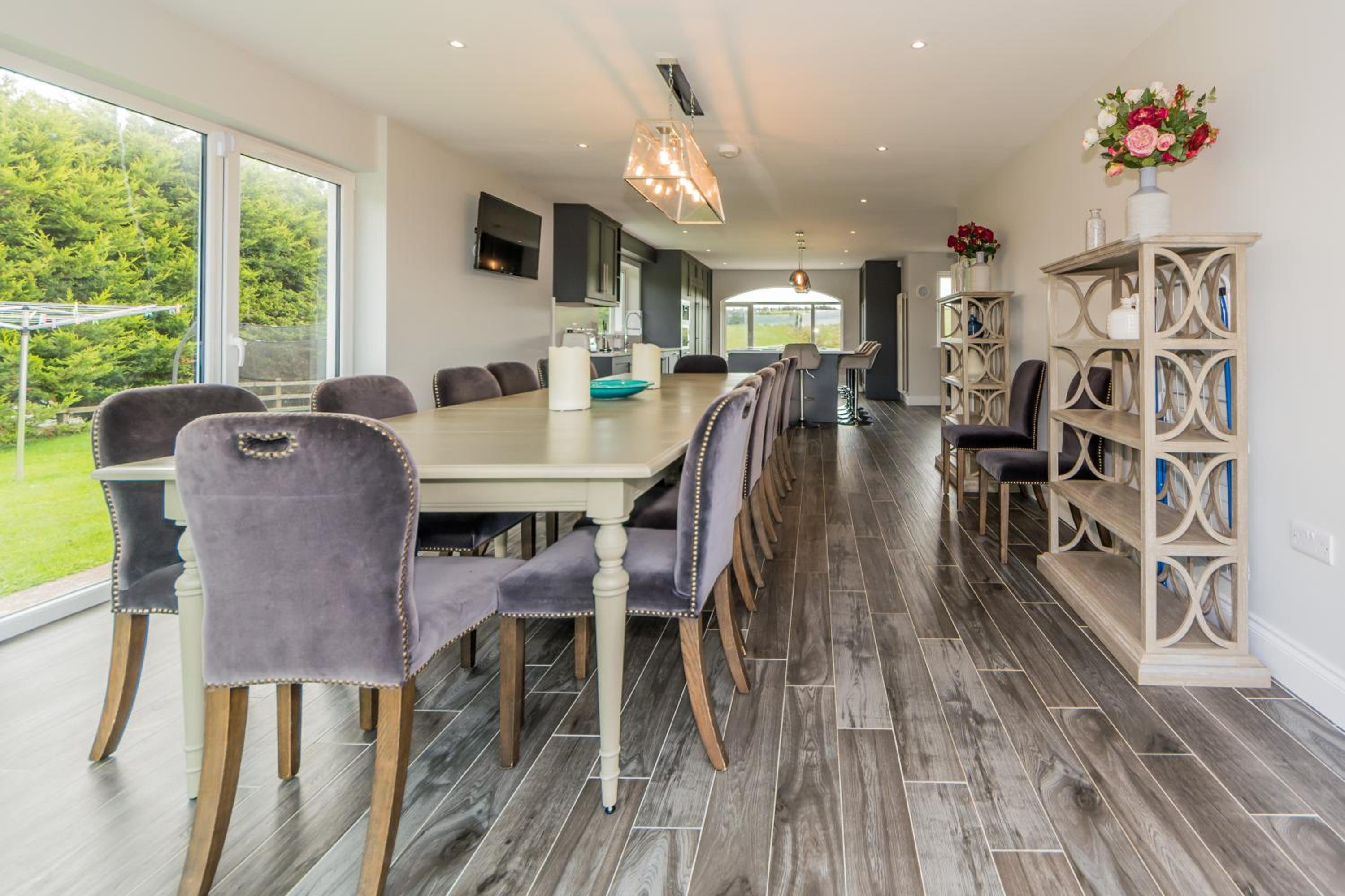 Six-Bedroom House - Photo 42