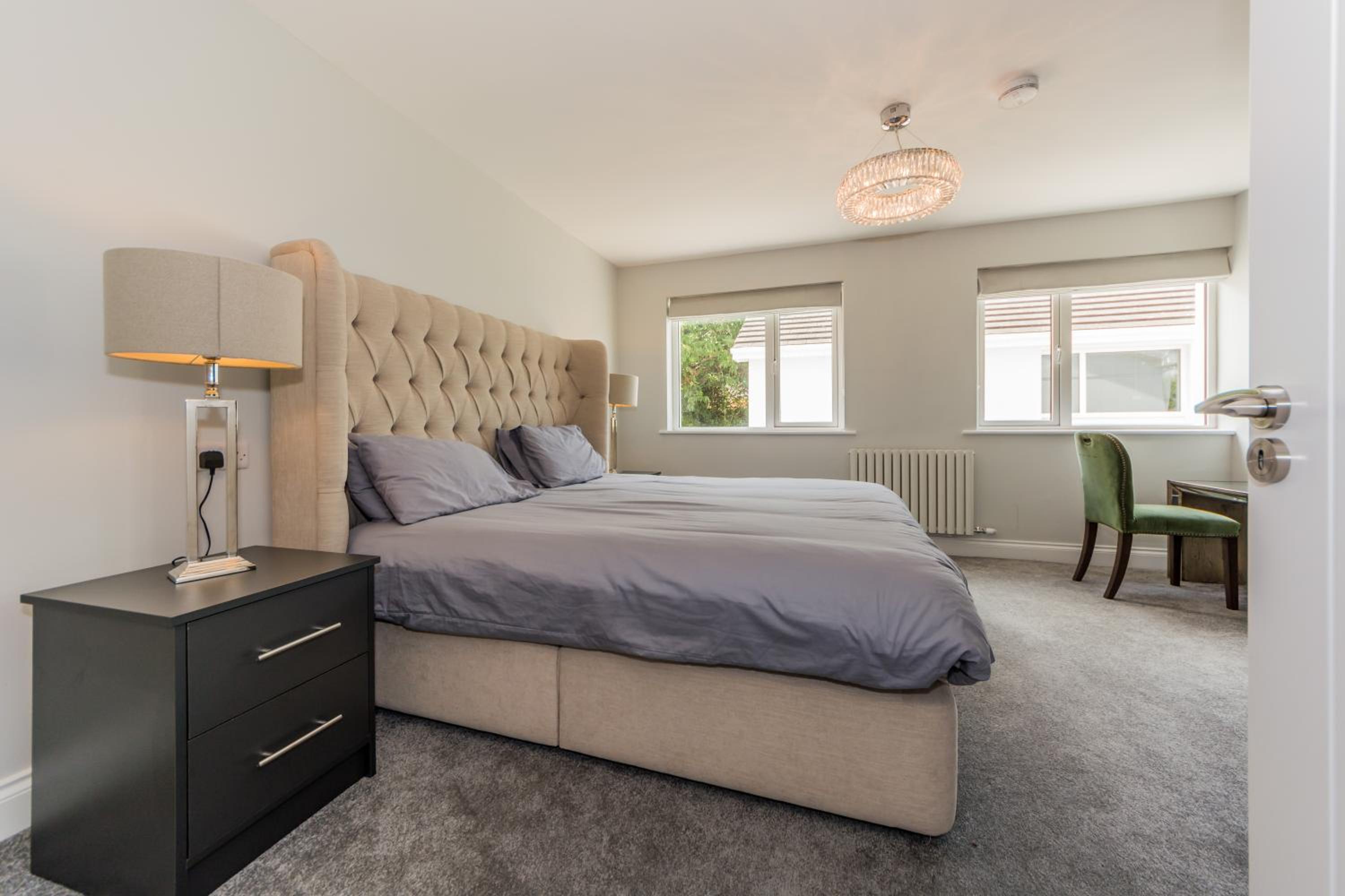 Six-Bedroom House - Photo 44