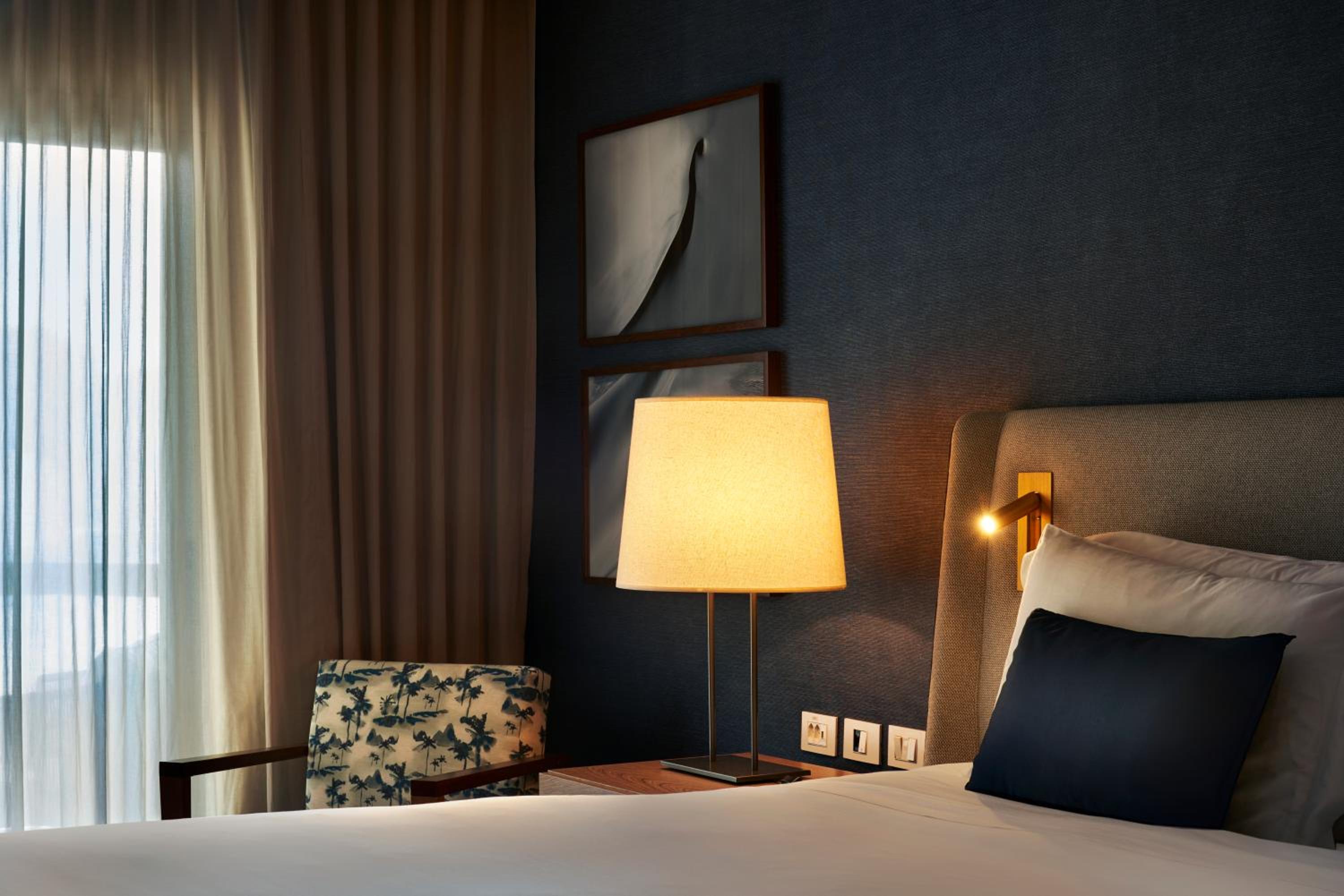 Fairmont King Room with City View - Photo 9