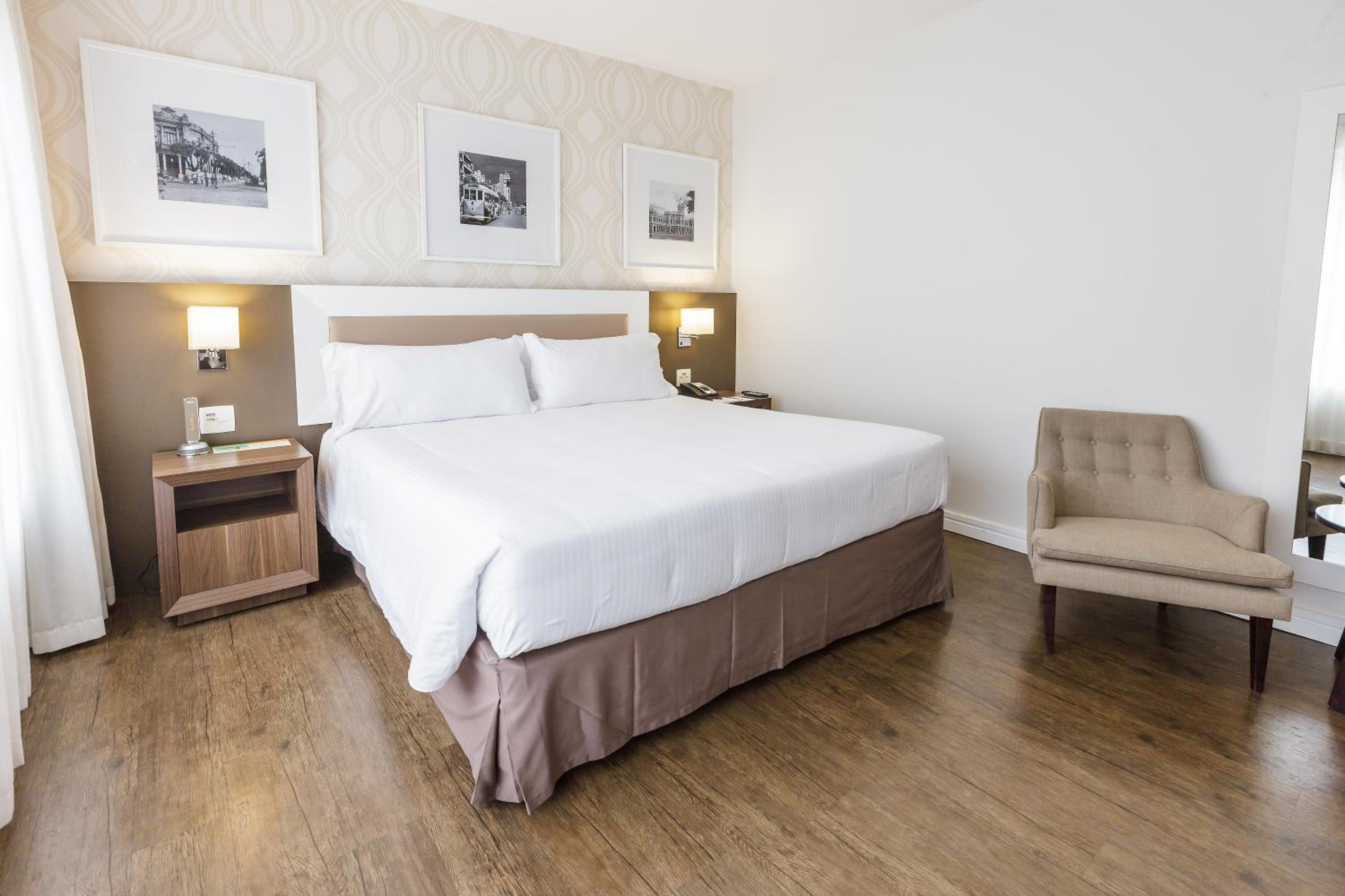 Standard King Room - Mid Floor
